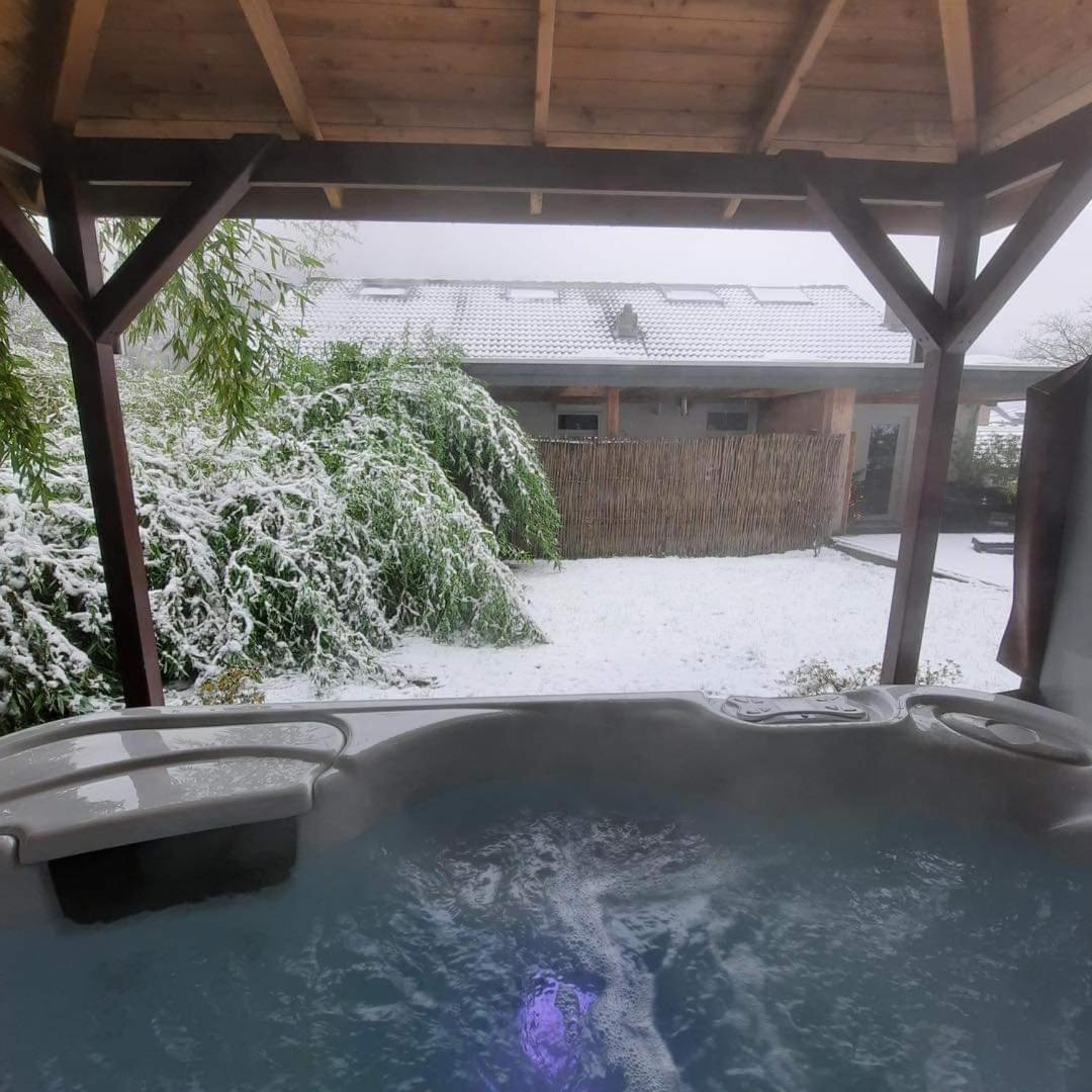 Deluxe Suite Spa Bath
