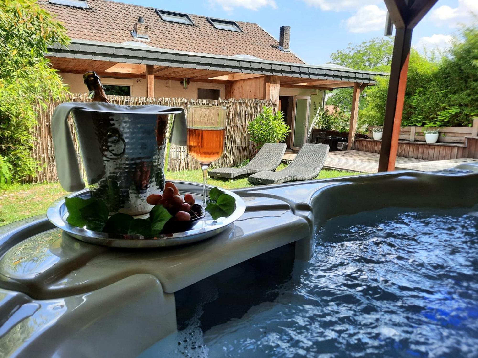 Deluxe Suite Spa Bath