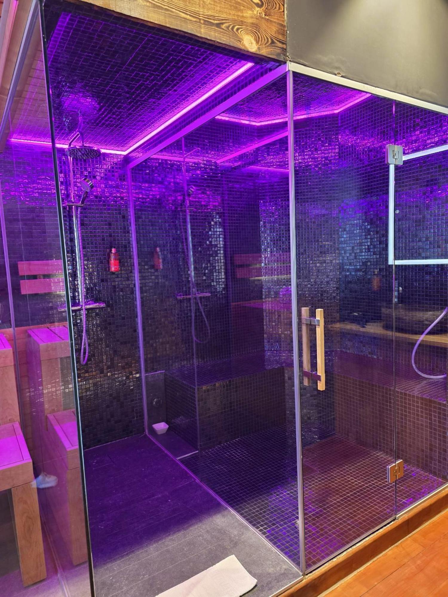 Queen Suite Spa Bath