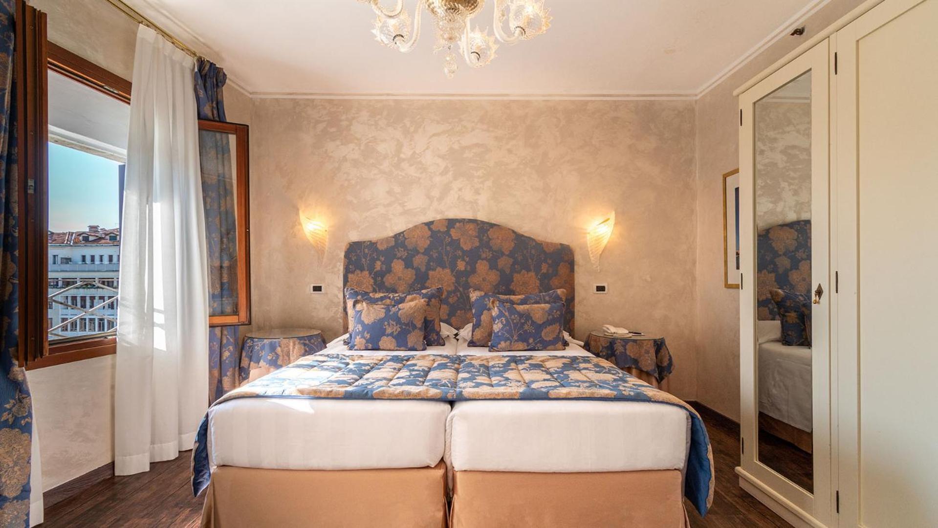 Classic Double or Twin Room Canal View