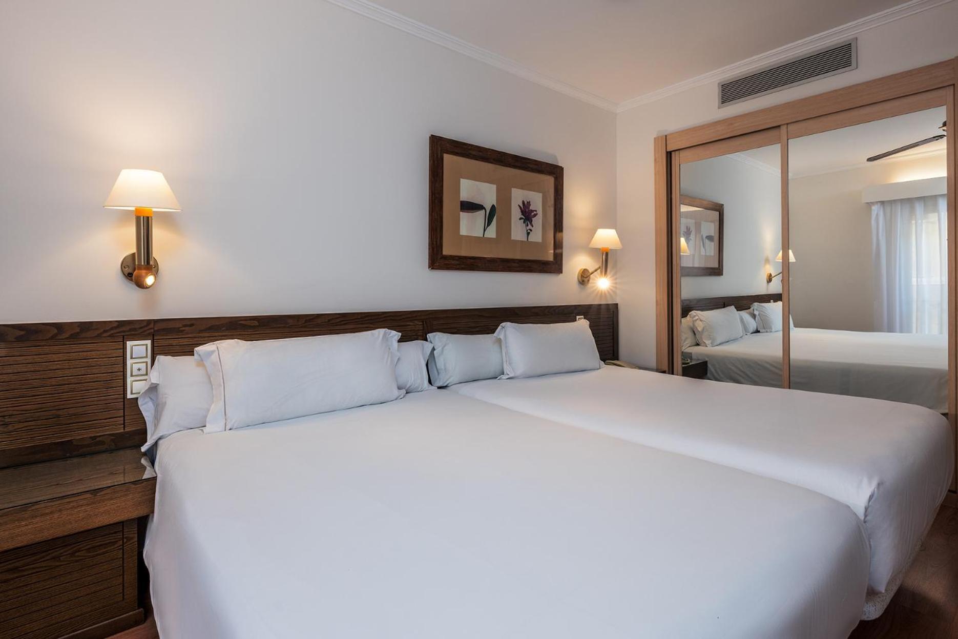 Two Connecting Double Rooms,1668047191:JPEG