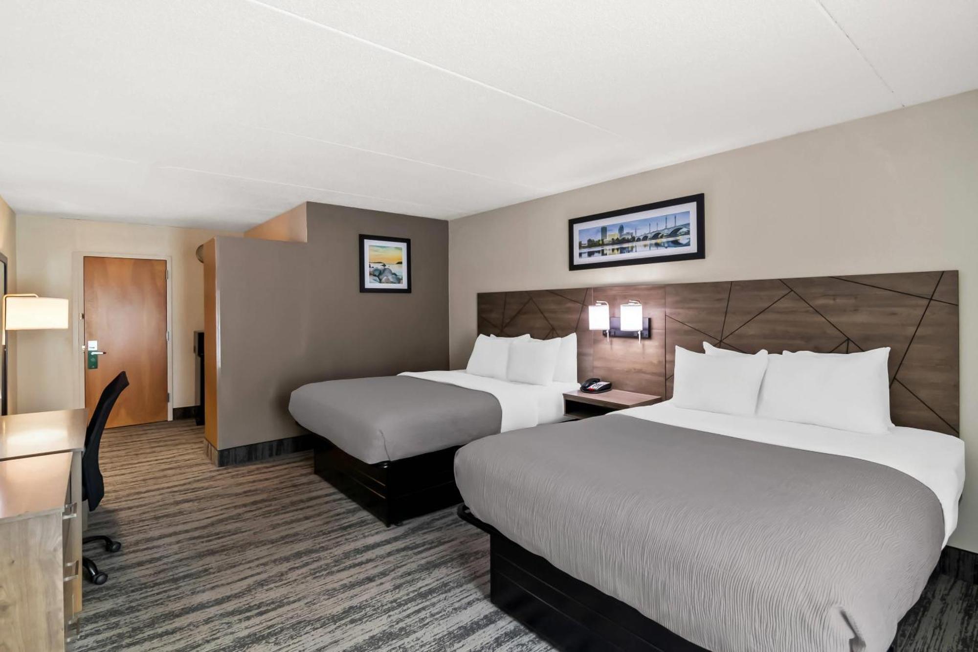Queen Room with Two Queen Beds-Non Smoking