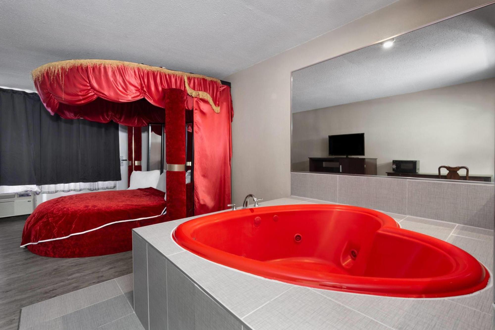 King Room Jetted Tub Non-Smoking