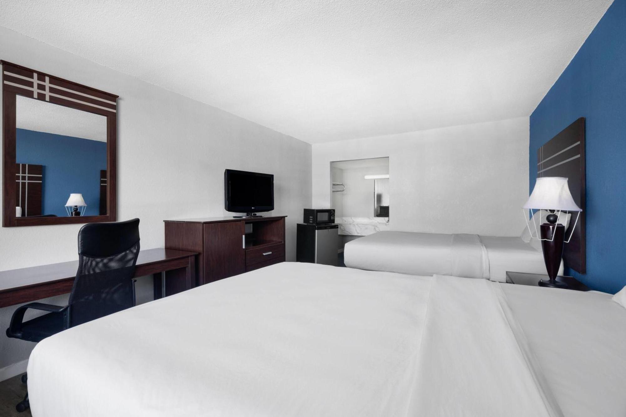 Queen Room Two Queen Beds Non-Smoking
