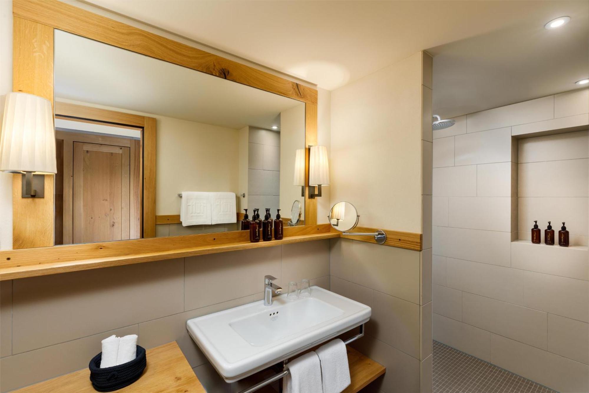 Standard Room - in family friendly Lago Lodge