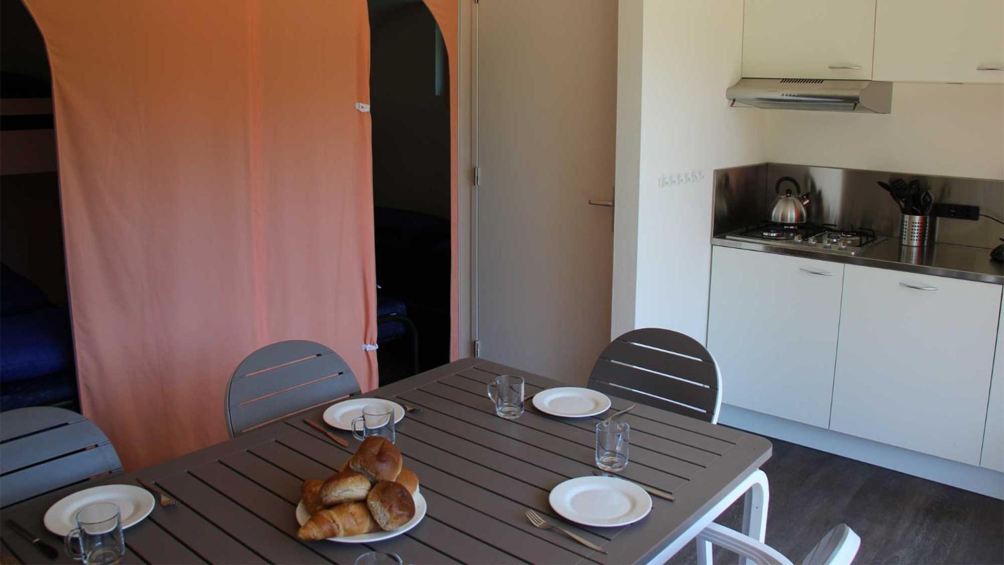 Luxe kampeer cabin voor 5 personen (huisdieren niet toegestaan)
