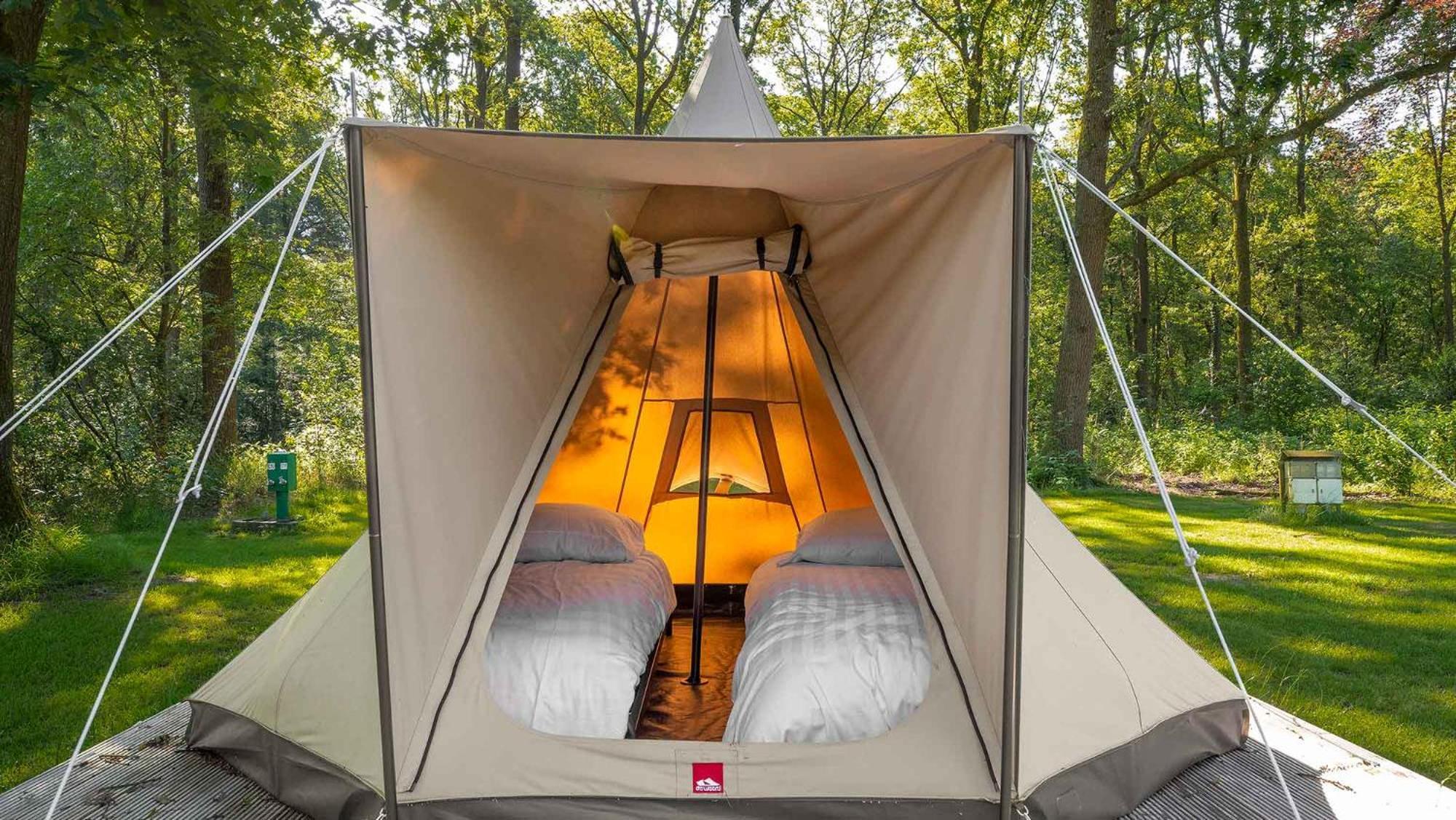 Glamping tent voor 6 personen met separate slaaptent (huisdieren niet toegestaan)