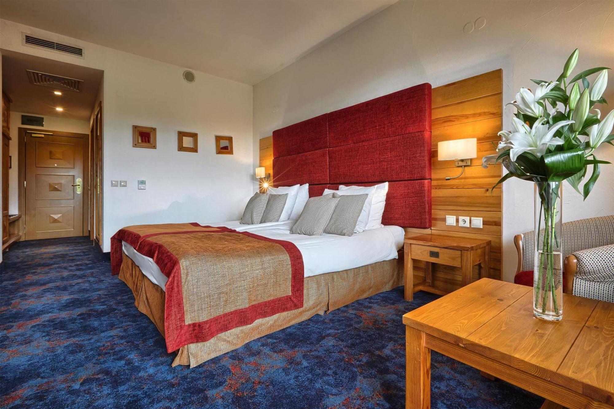 Deluxe Room Town View King Bed