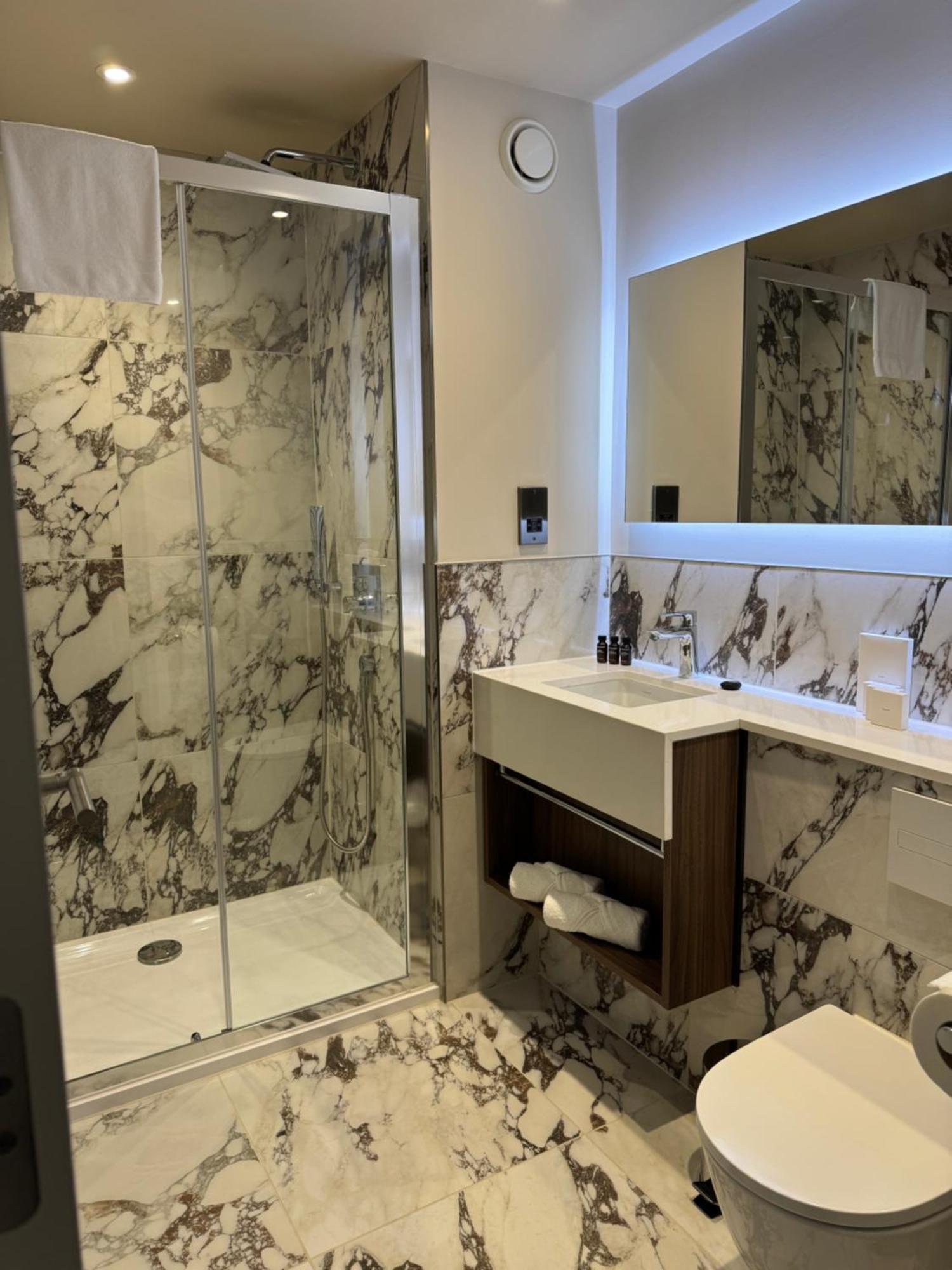 Supreme room