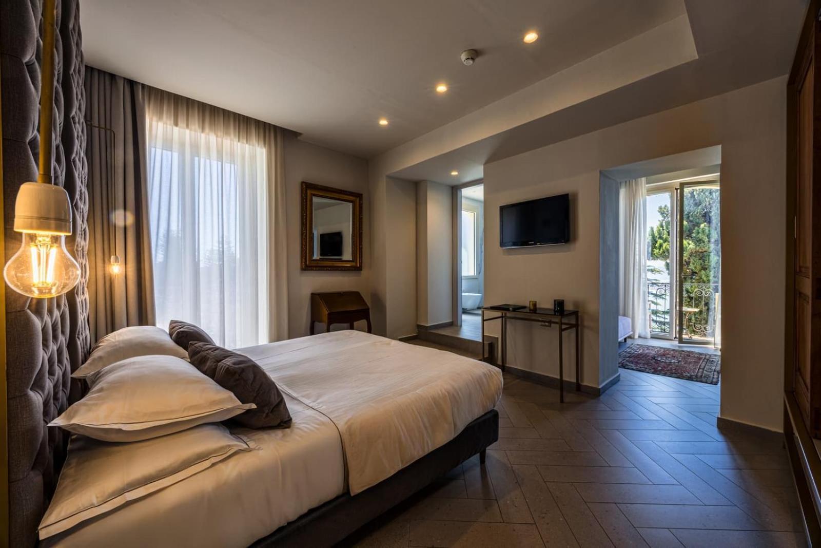 Junior Suite Mountain View