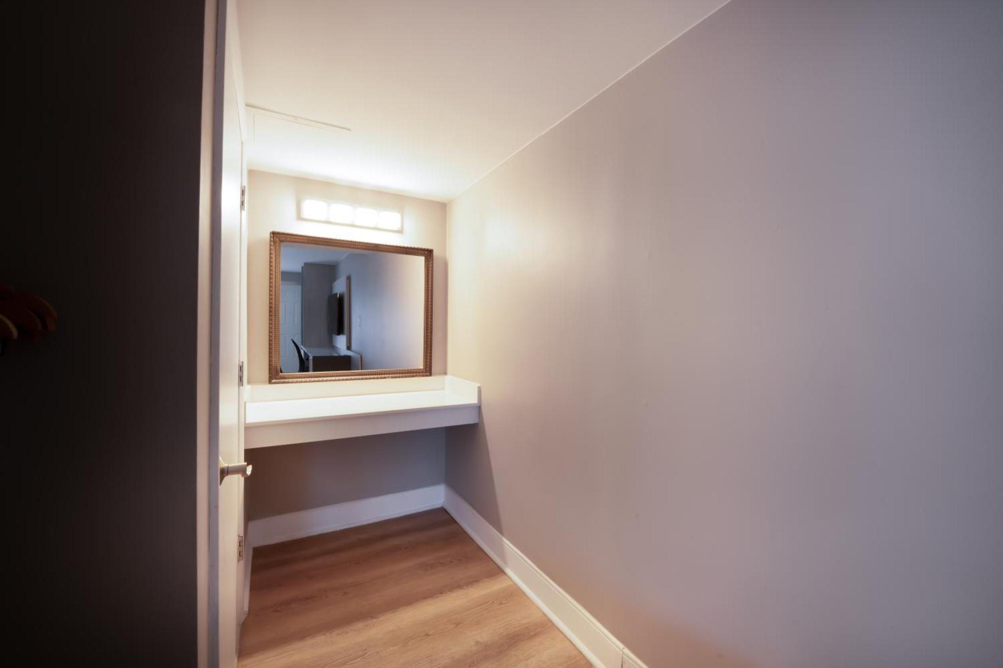 King Room with Roll-In Shower - Disability Access