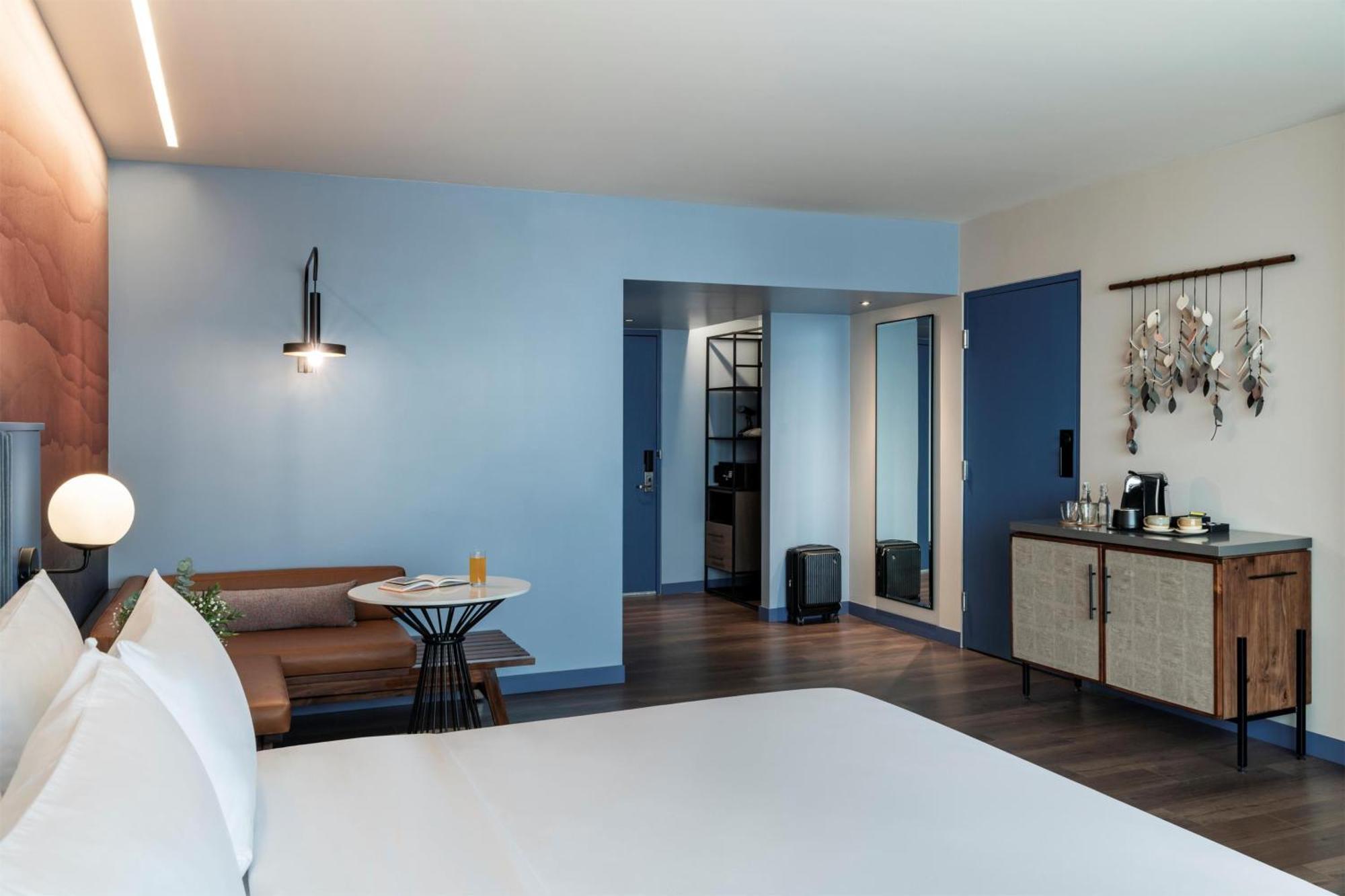 King Room with Roll-In Shower - Disability Access