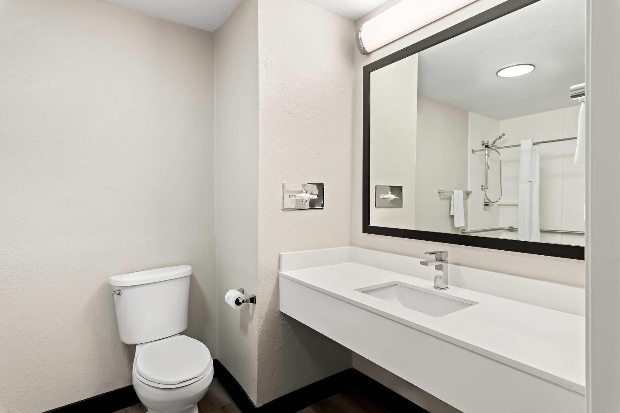 King Room - Disability Access/Non Smoking