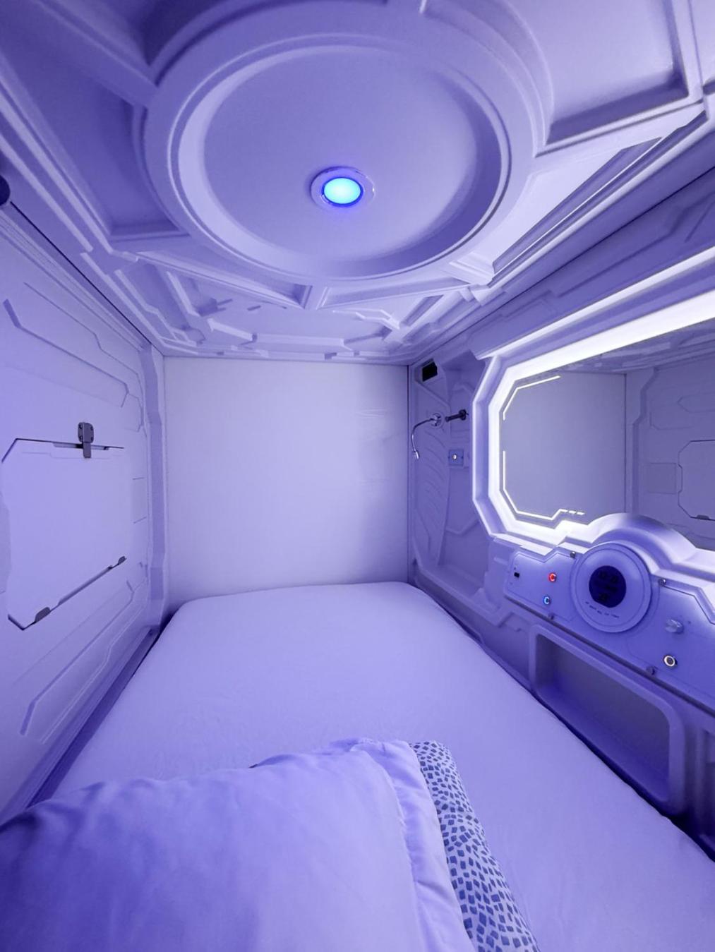 Single Bed Mixed Dormitory Room