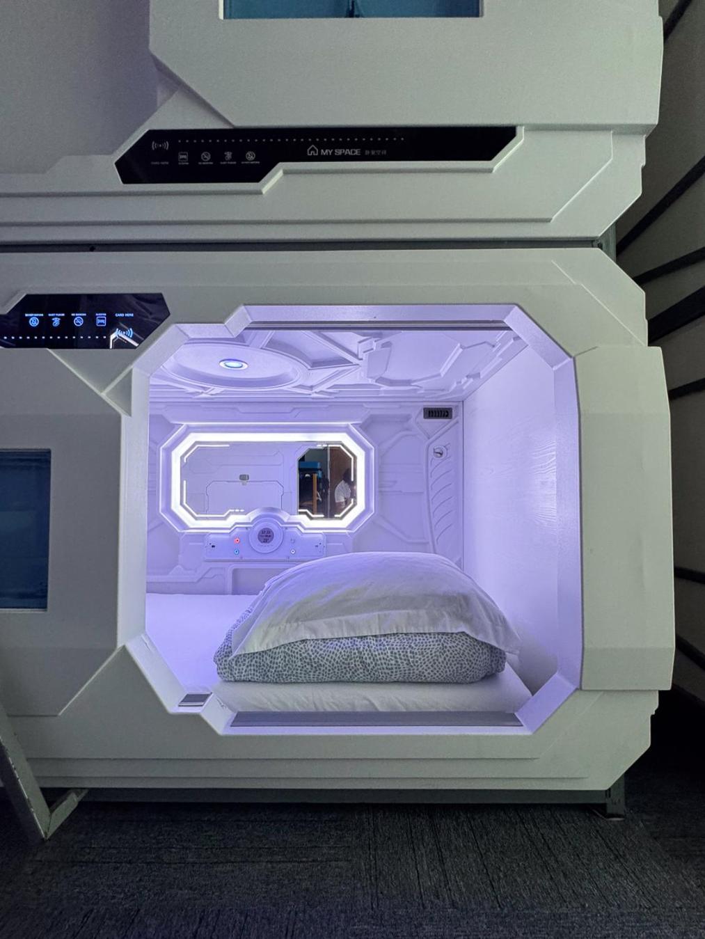 Single Bed Mixed Dormitory Room