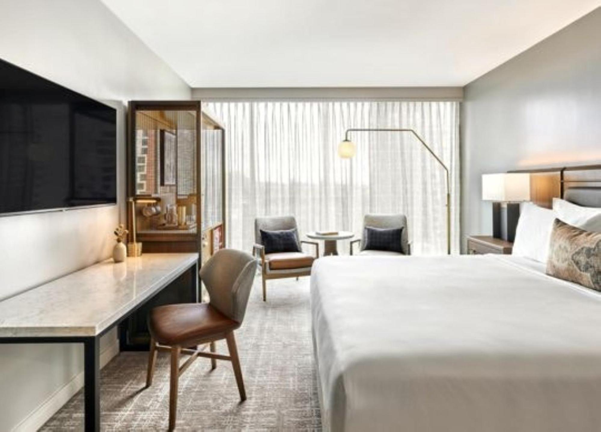 Deluxe Room 1 King Bed