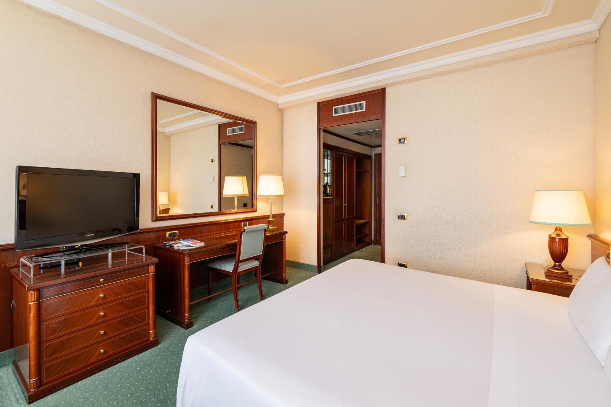 Queen Room