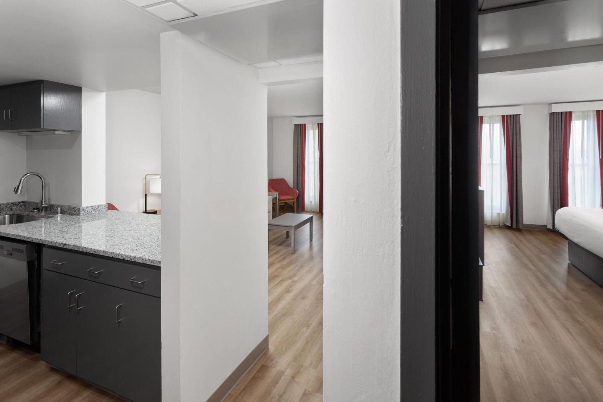 One-Bedroom King Suite Non-Smoking