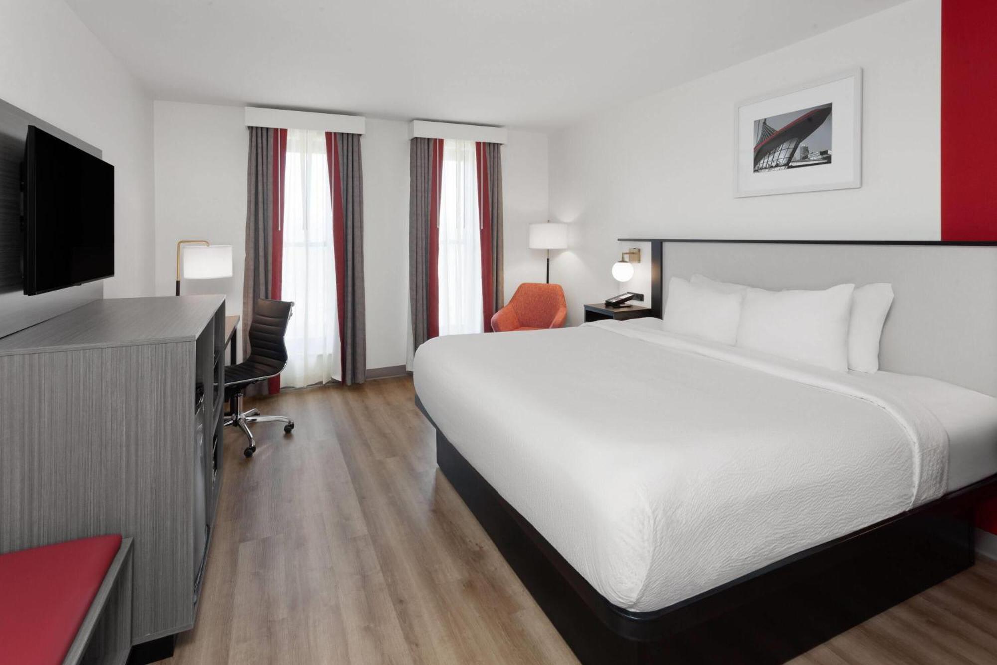 One-Bedroom King Suite Non-Smoking