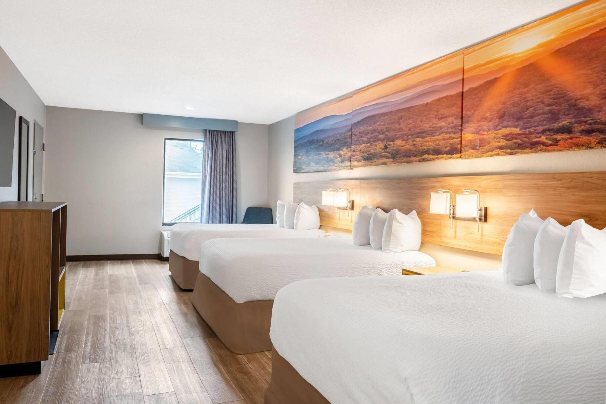 Double Room with Three Double Beds - Non-Smoking