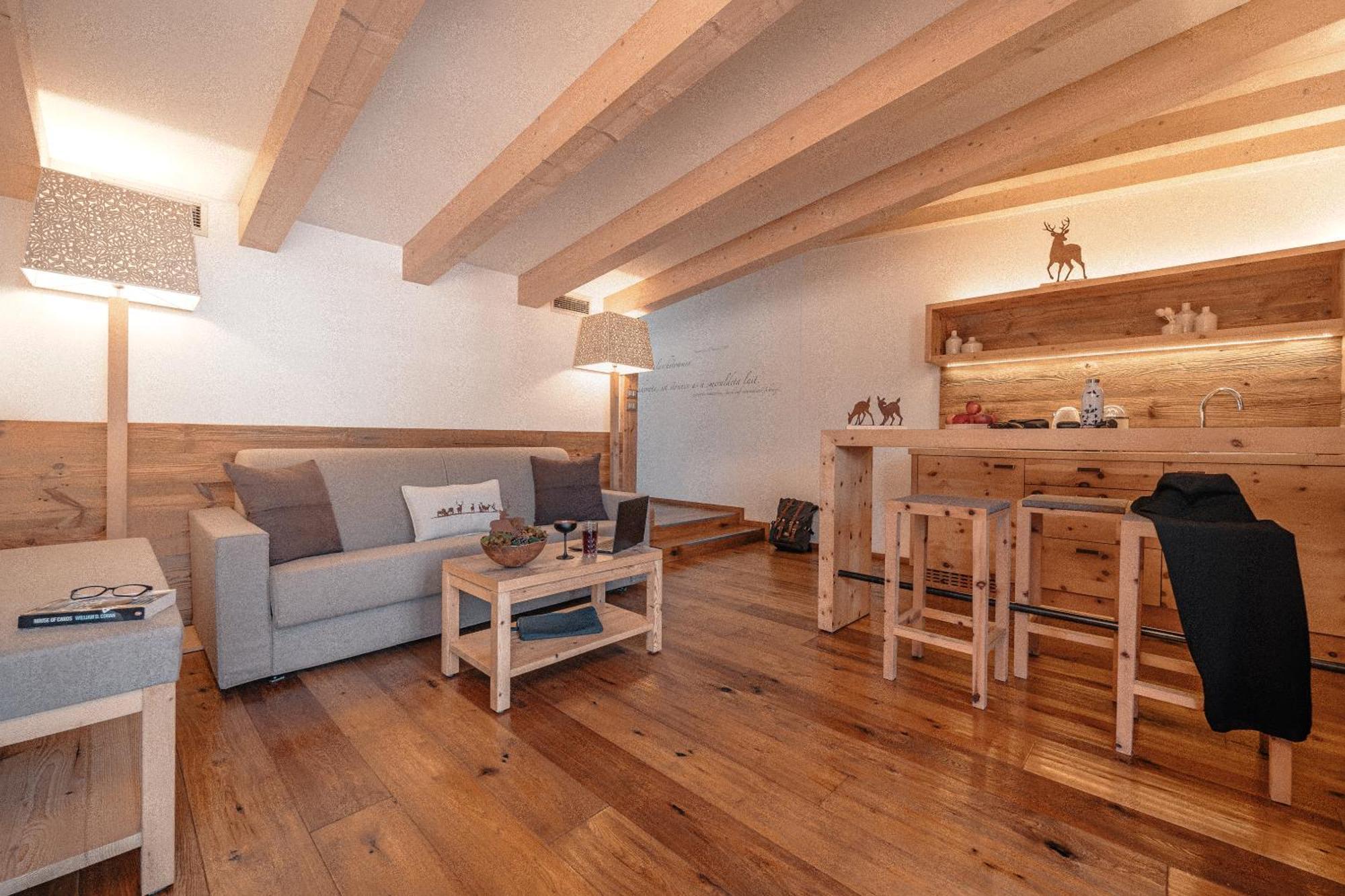 Large Suite,1672563775:JPEG