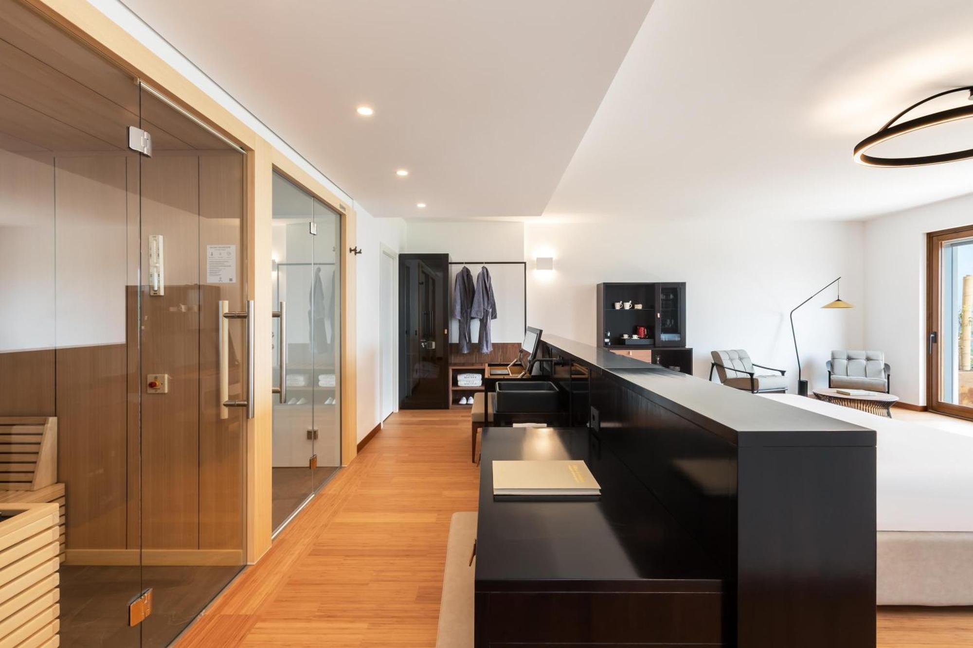 Luxury Suite with Spa Bath