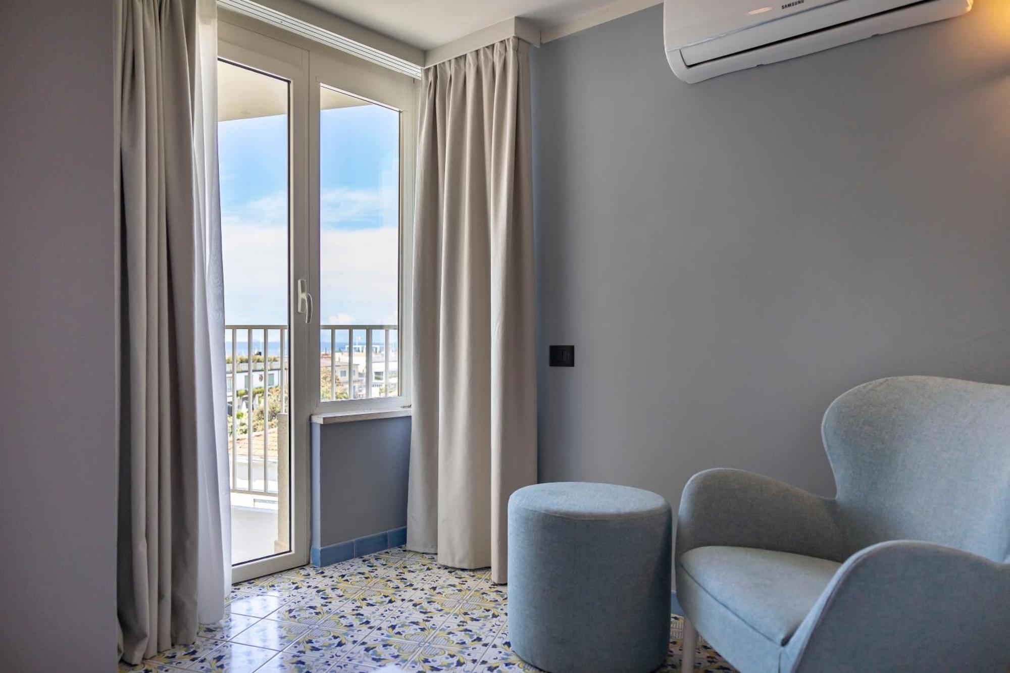 Deluxe Double or Twin Room with Sea View