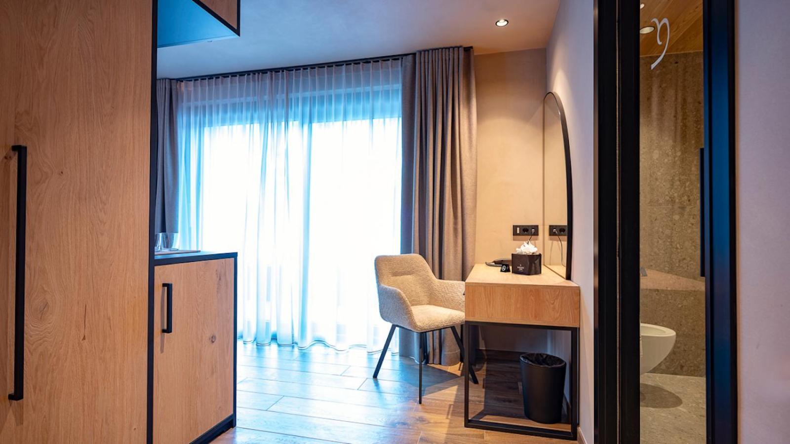 Junior Suite Mountain View