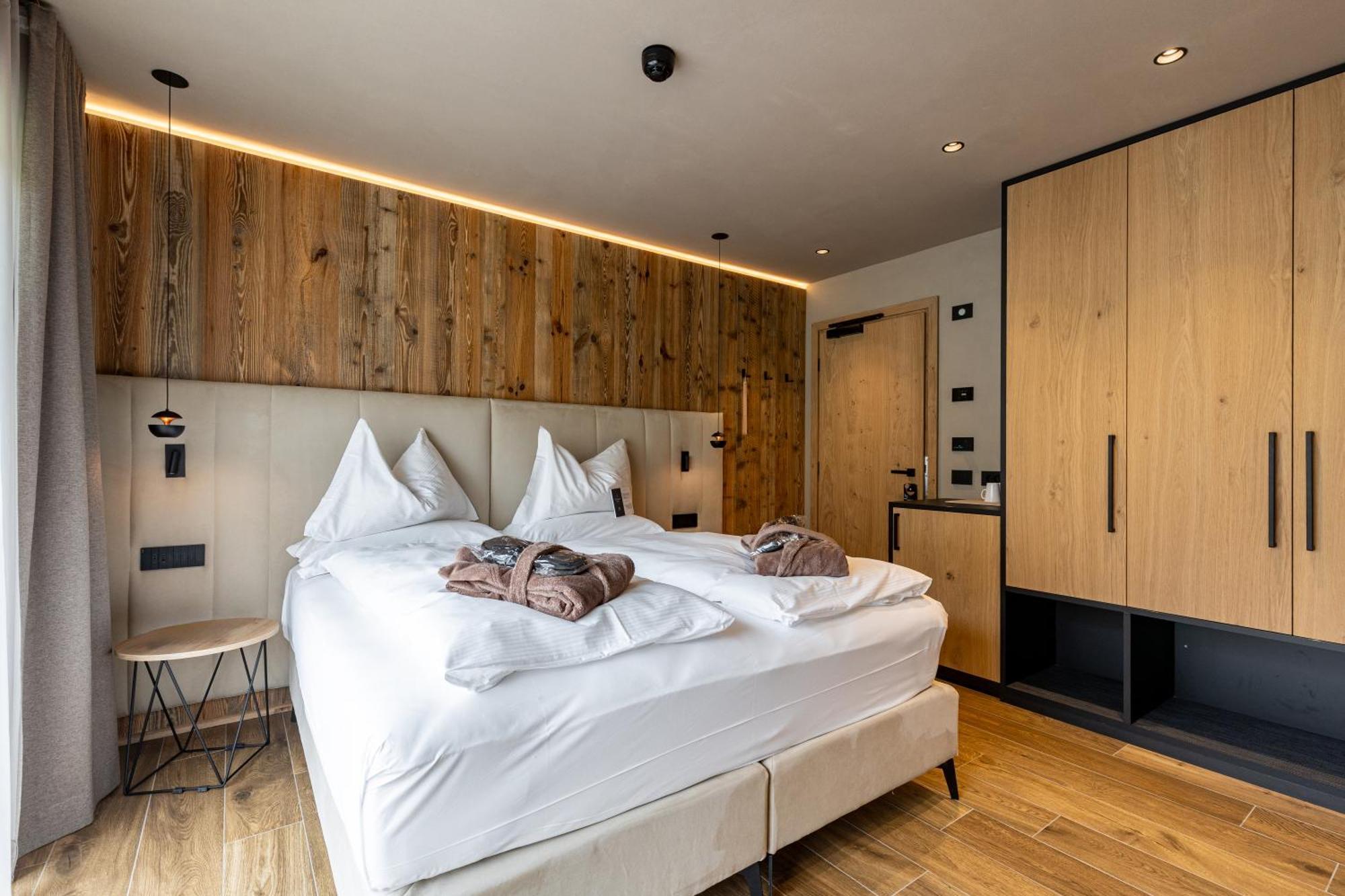 Superior Double or Twin Room Balcony Mountain View