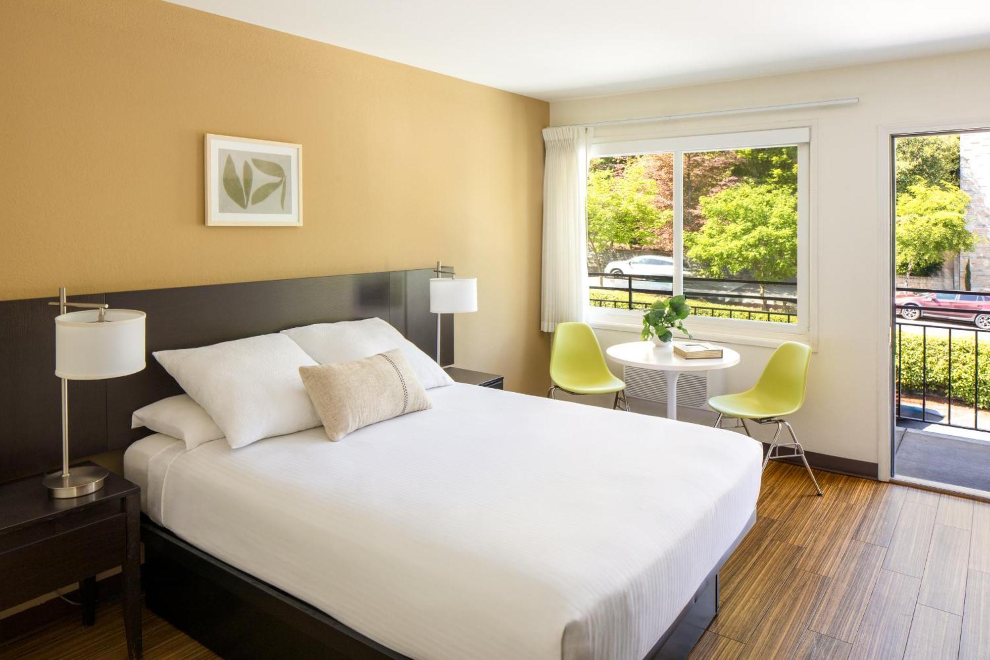 Standard Queen Room