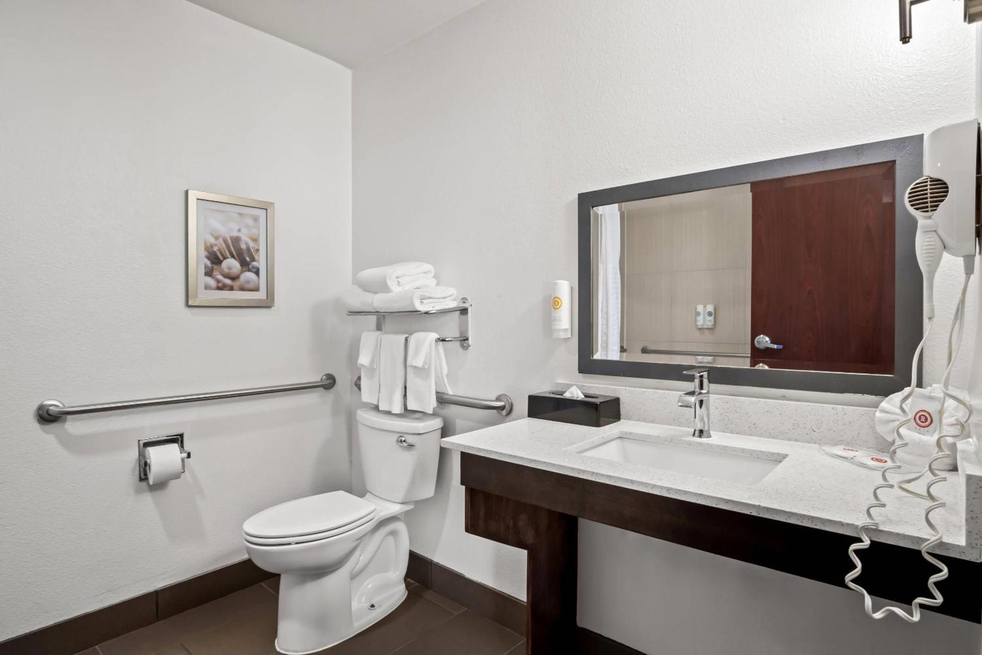 Suite Two Double Beds Accessible or Non-Smoking,1672578381:JPEG