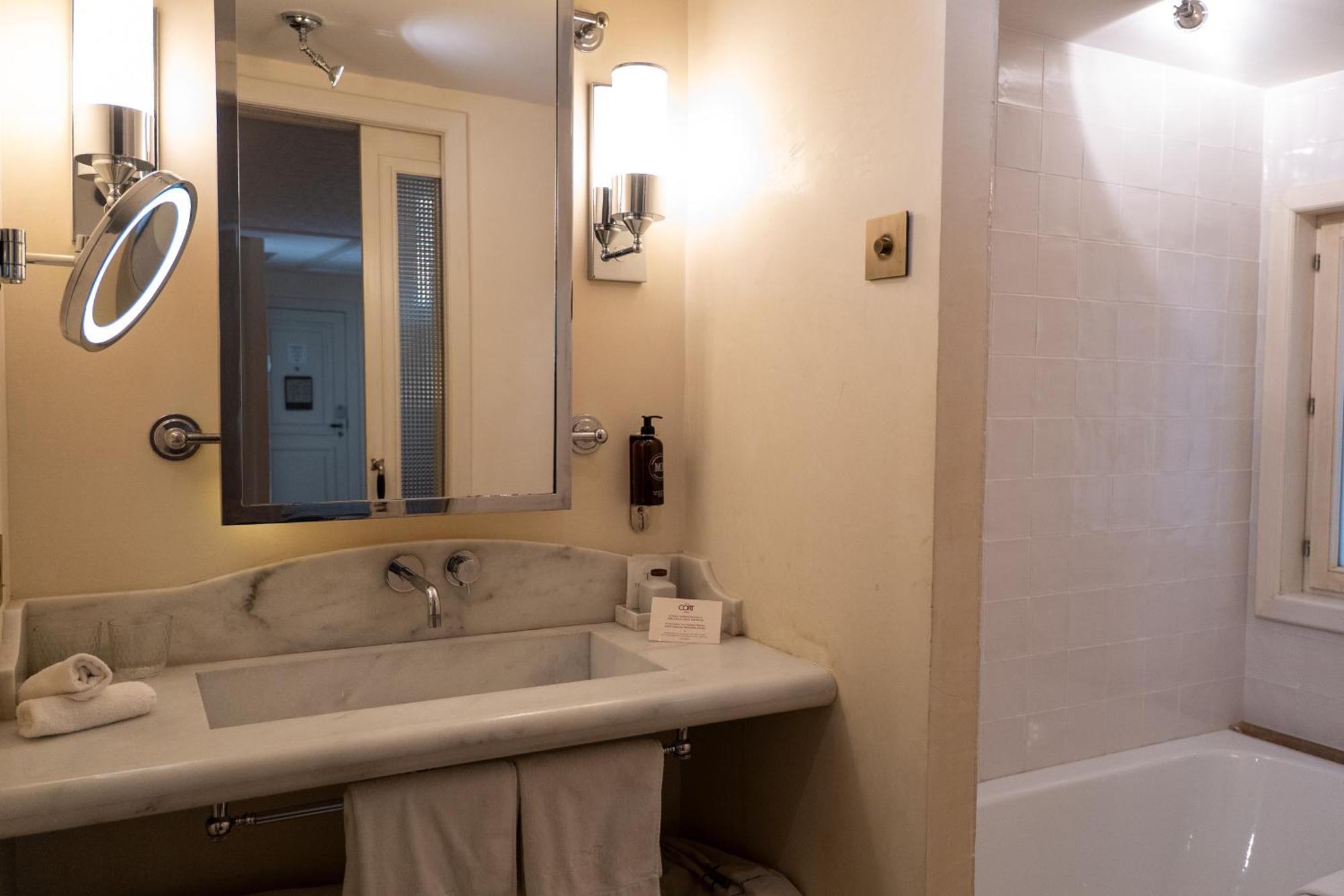 Intimate Suite