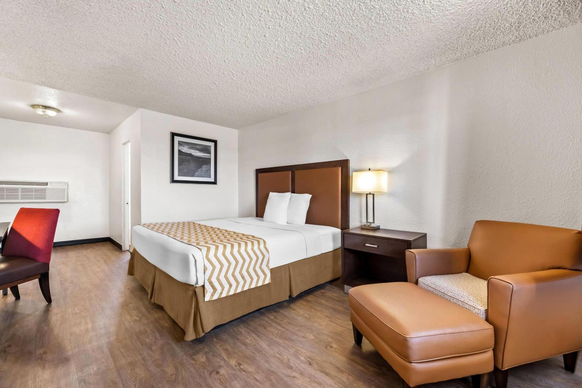 1 King Bed Standard Room Non-Smoking