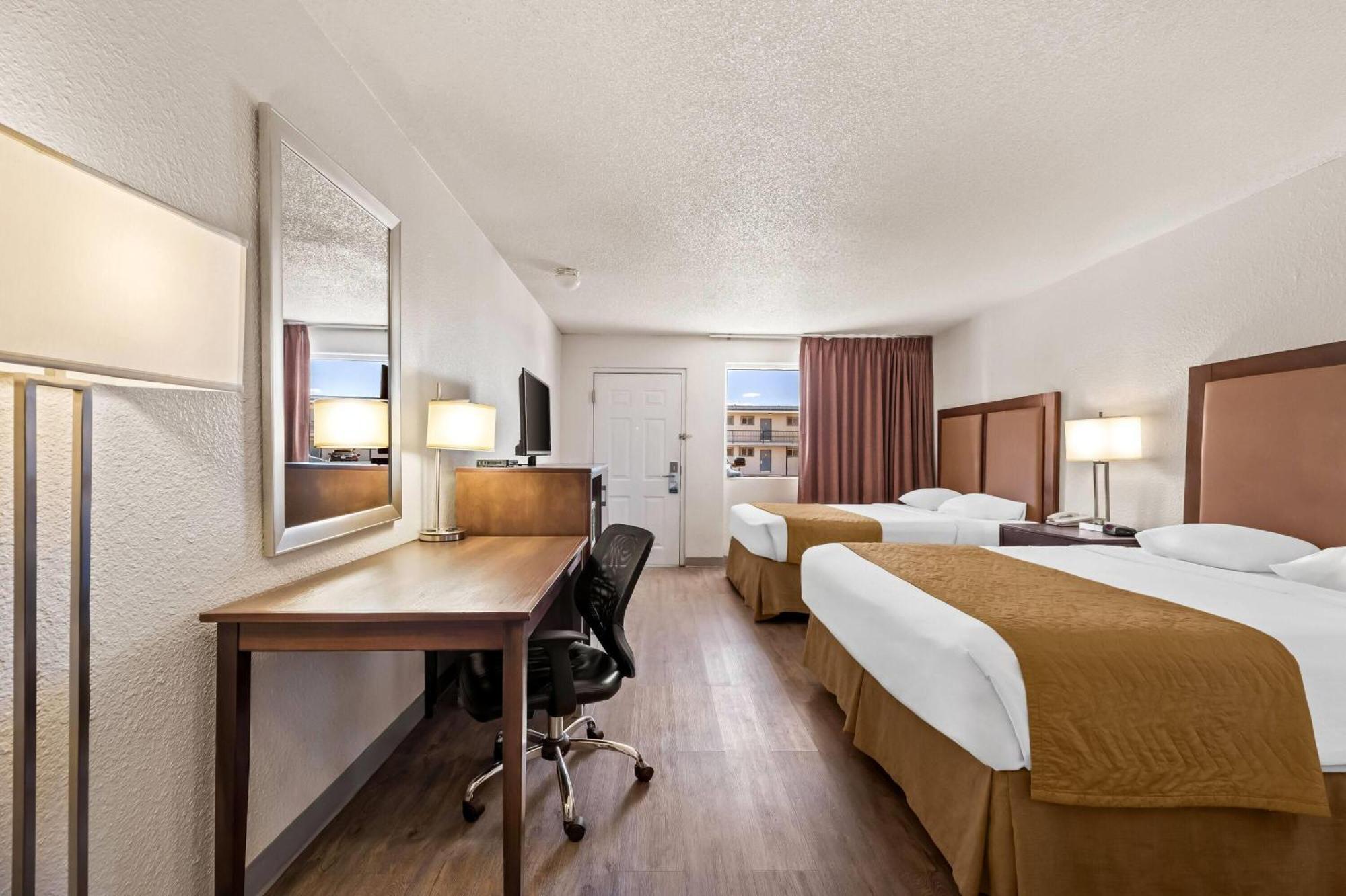 2 Queen Beds Standard Room Non-Smoking