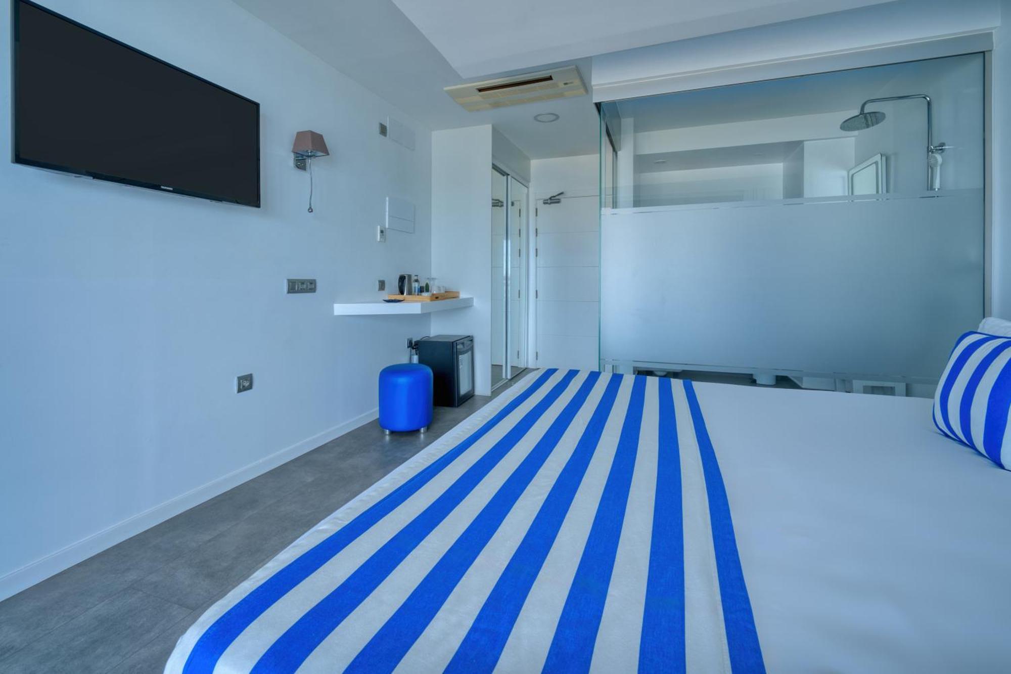 Habitación Doble adaptada para personas con discapacidad con balcón y vistas al mar