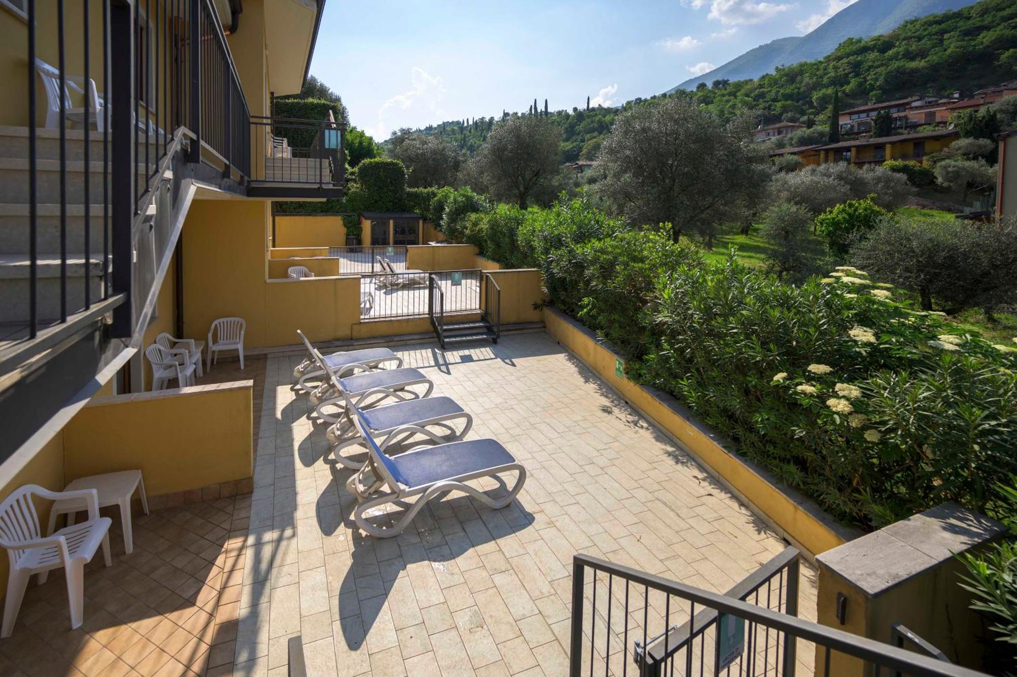 Twin Room Balcony or Terrace Mountain View