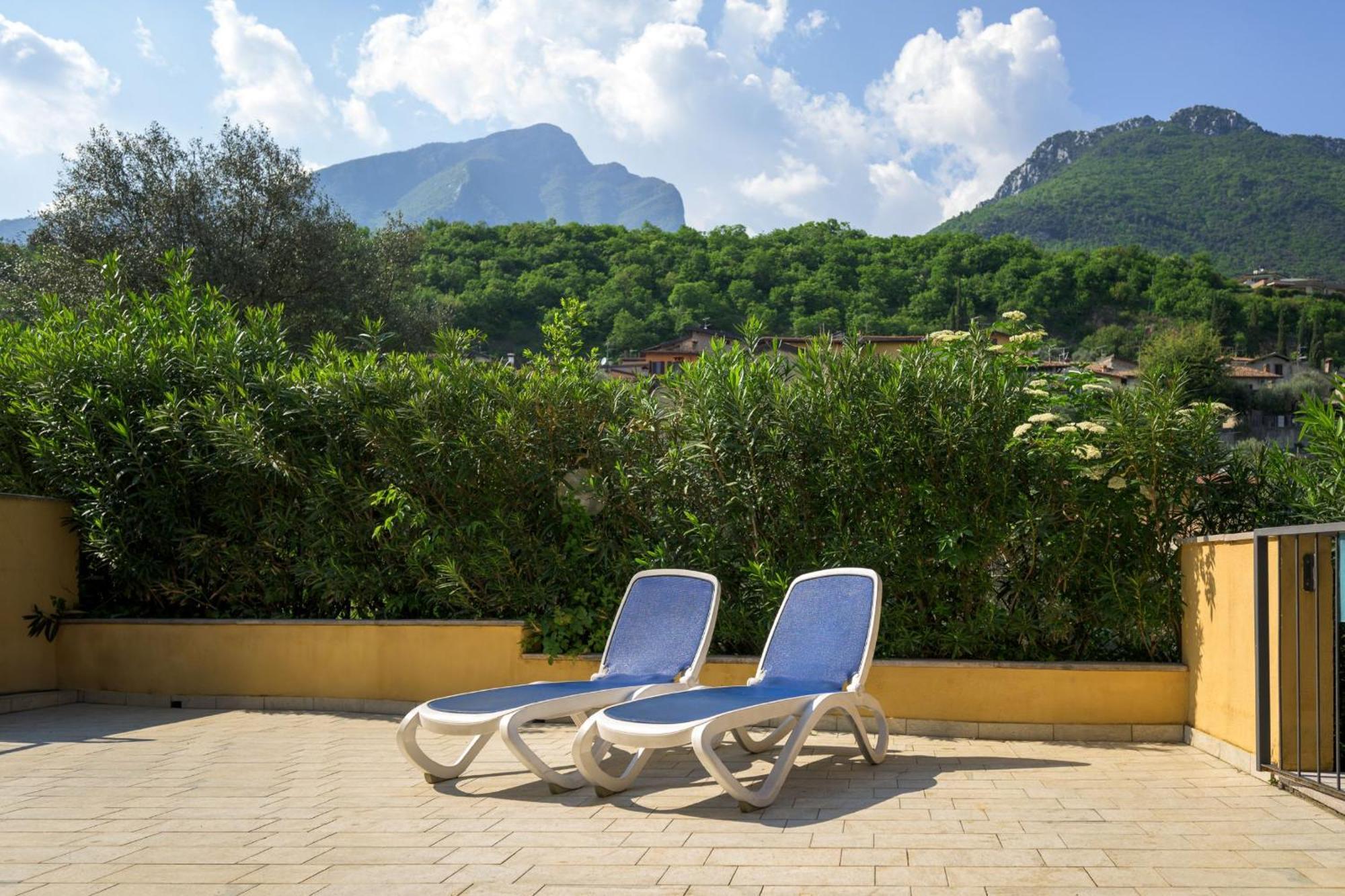 Twin Room Balcony or Terrace Mountain View