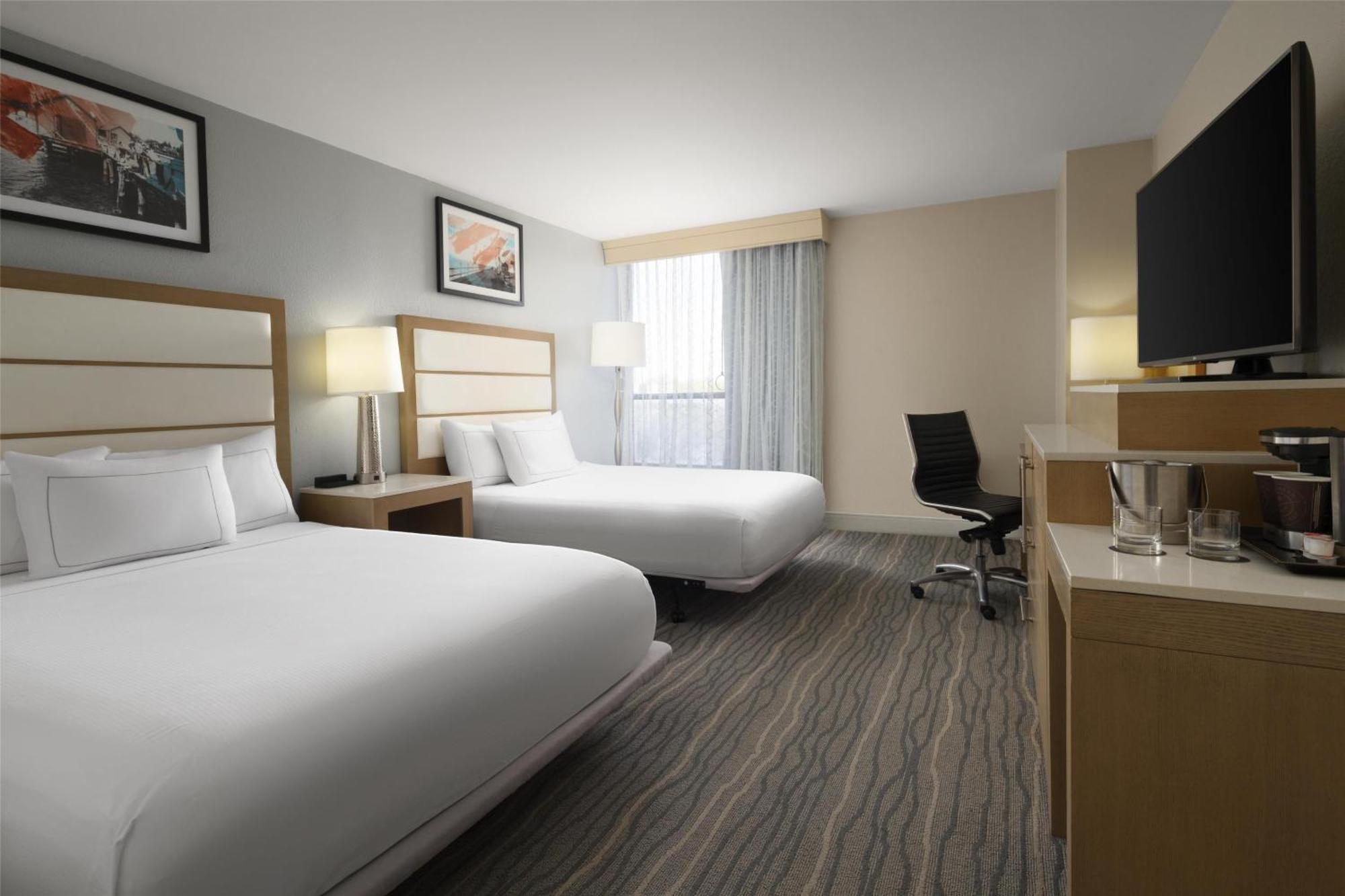 Queen Room with Two Queen Beds and Bath Tub - Mobility Access
