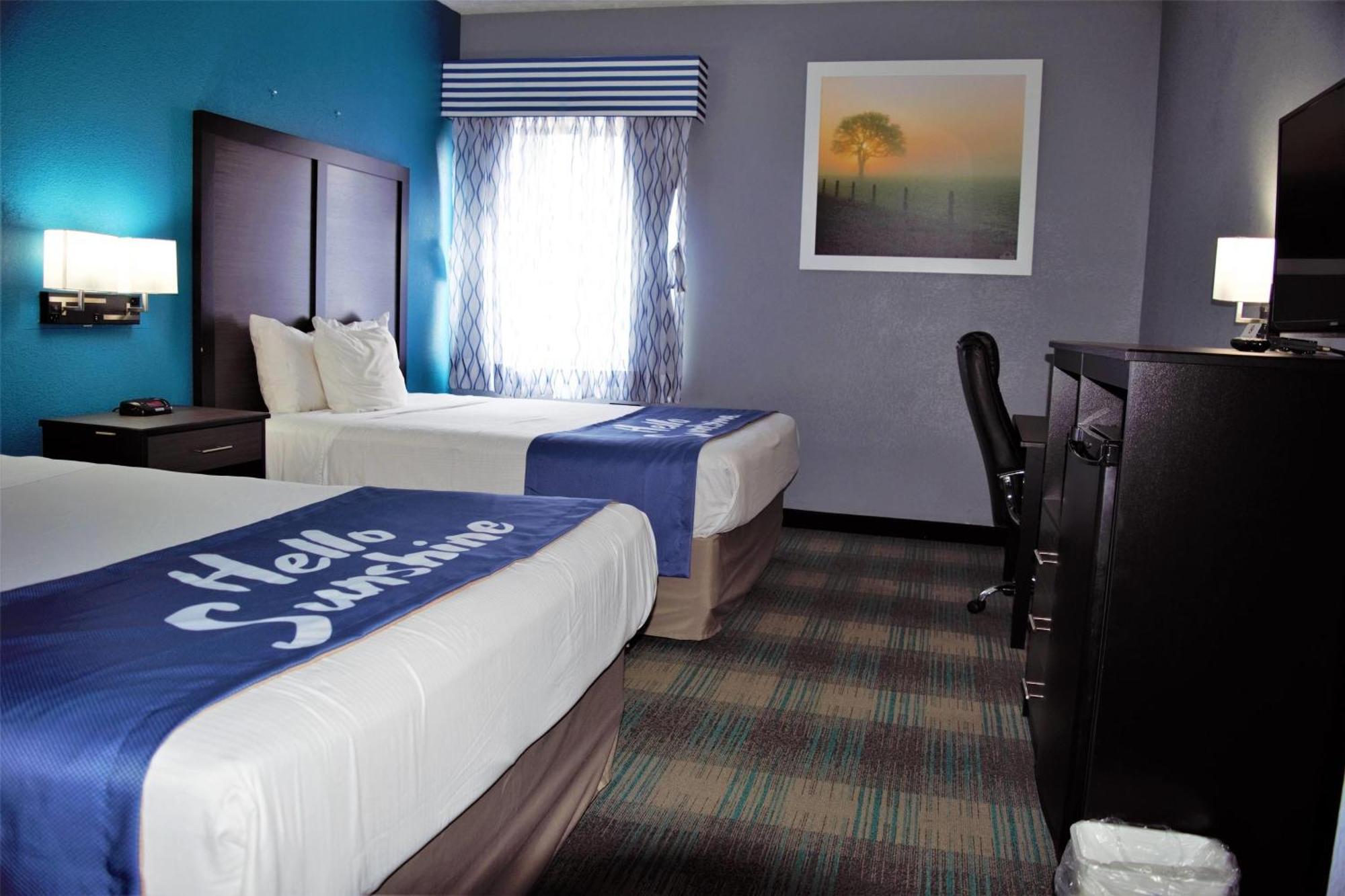Queen Room Two Queen Beds Smoking