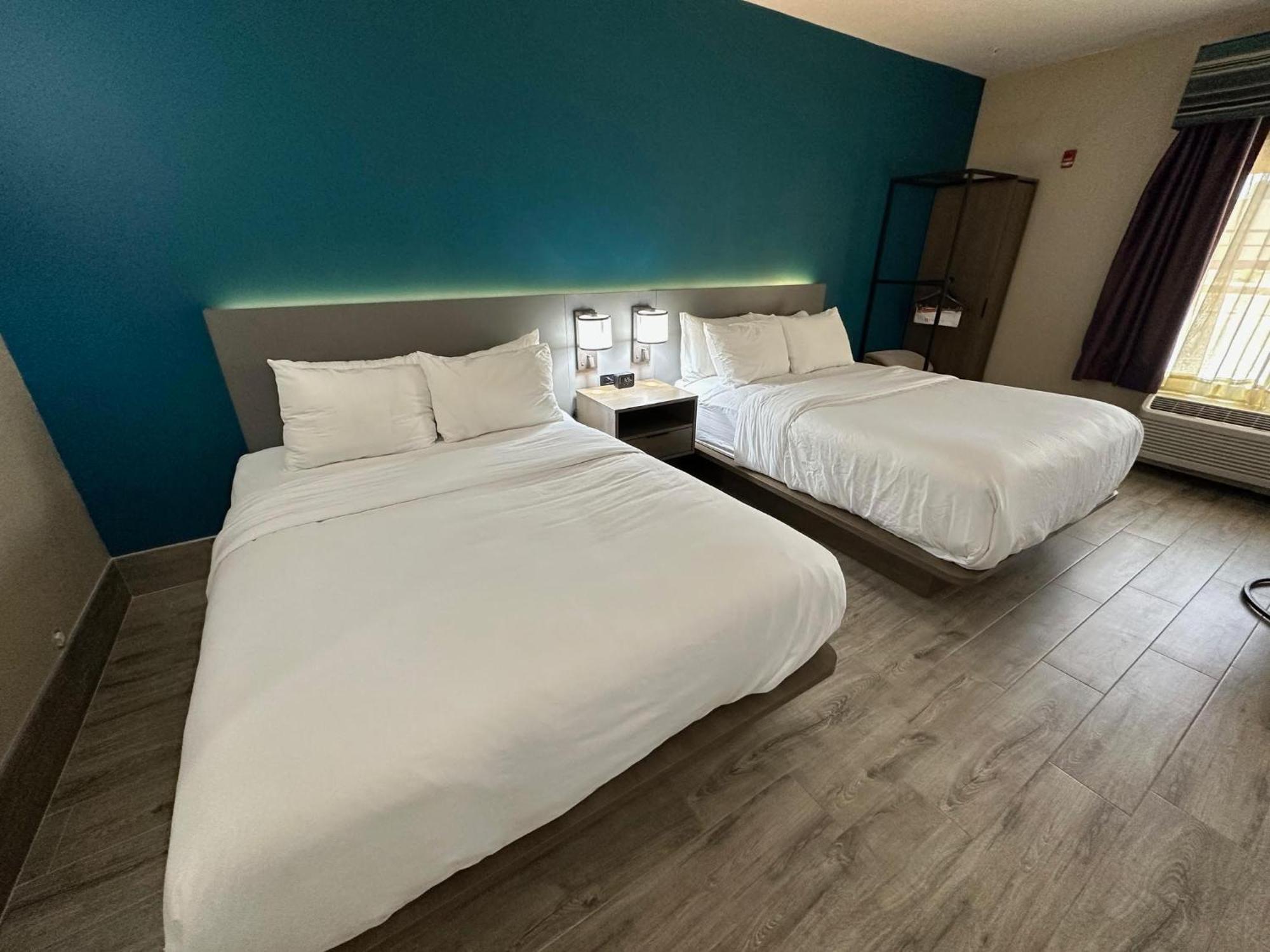 Queen Suite Two Queen Beds Mobility or Hearing Accessible Non-Smoking