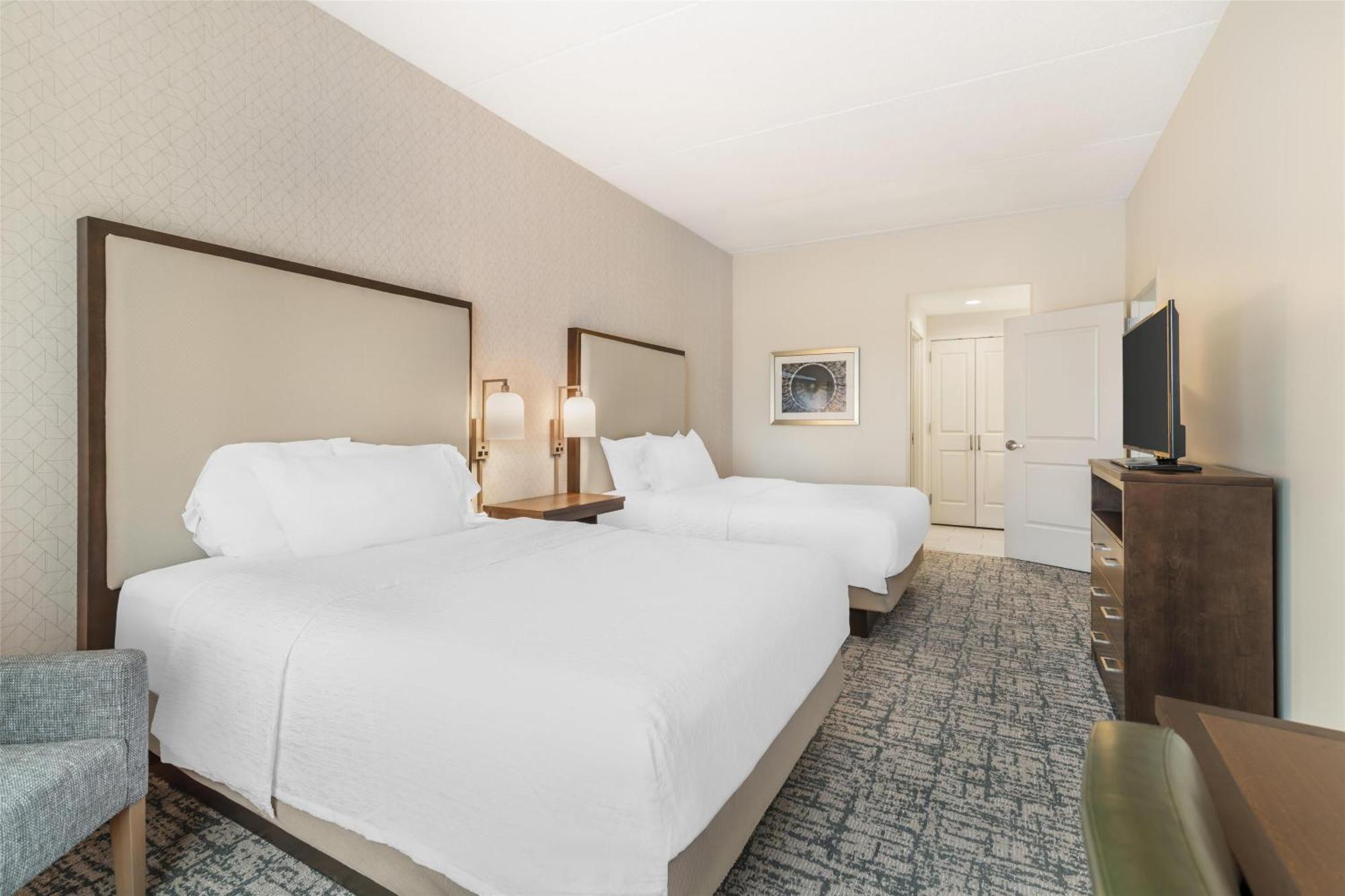 One-Bedroom Queen Suite Two Queen Beds Non-Smoking
