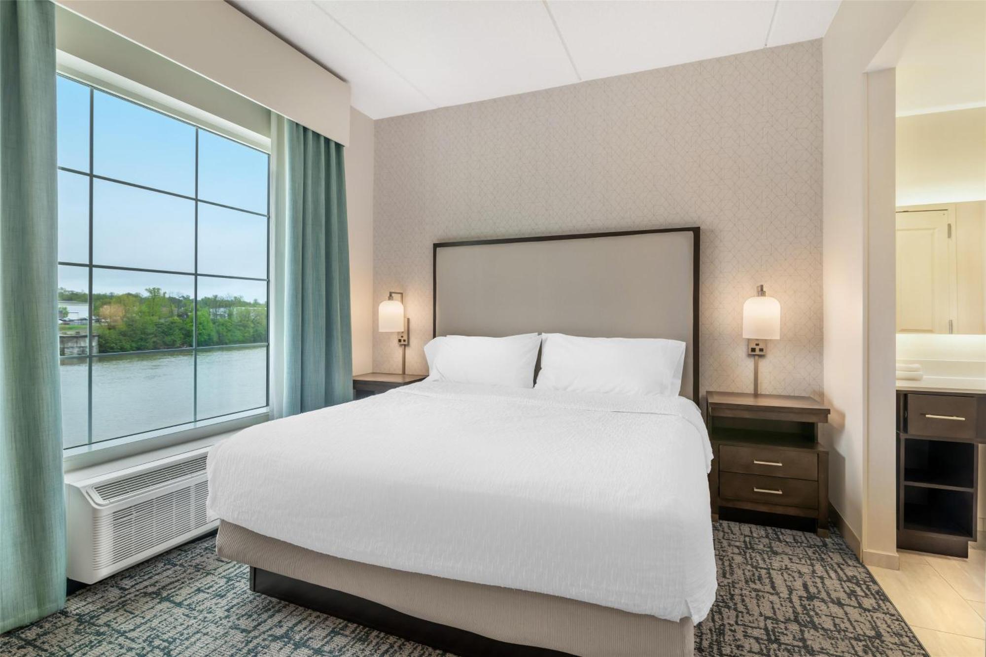 King Studio Suite River View Non-Smoking