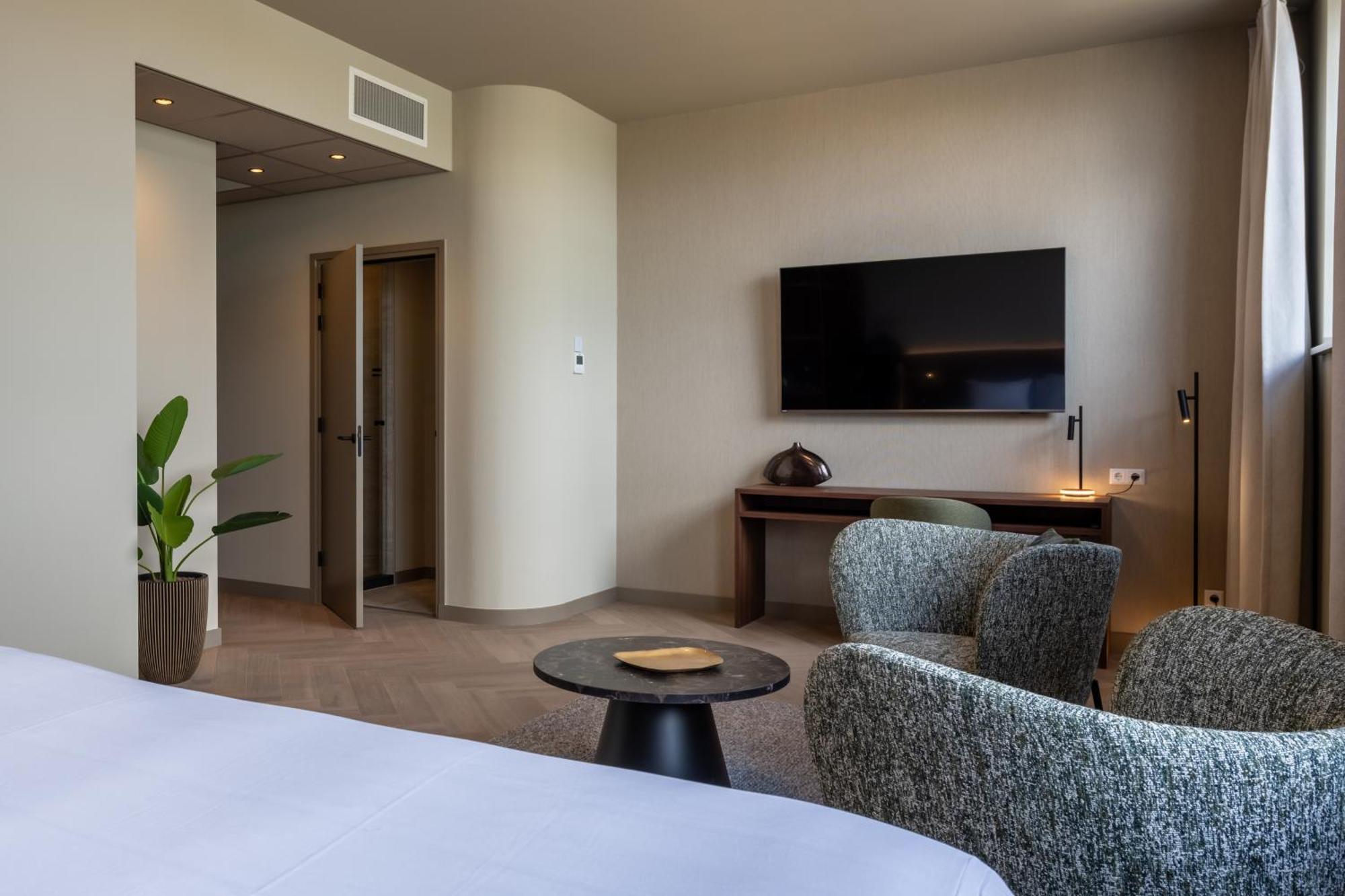Large 2-Person room