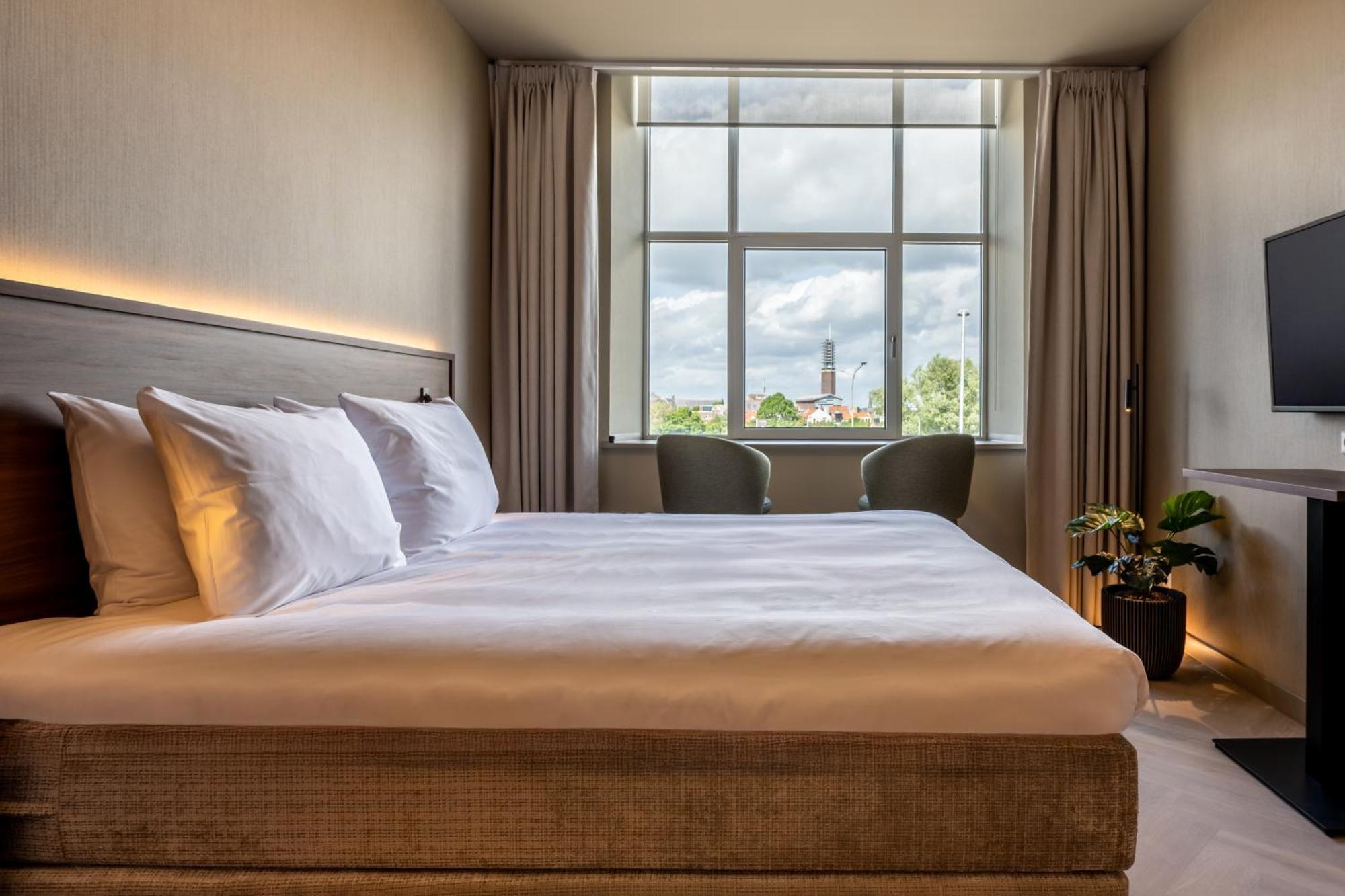 2-Person room cityside