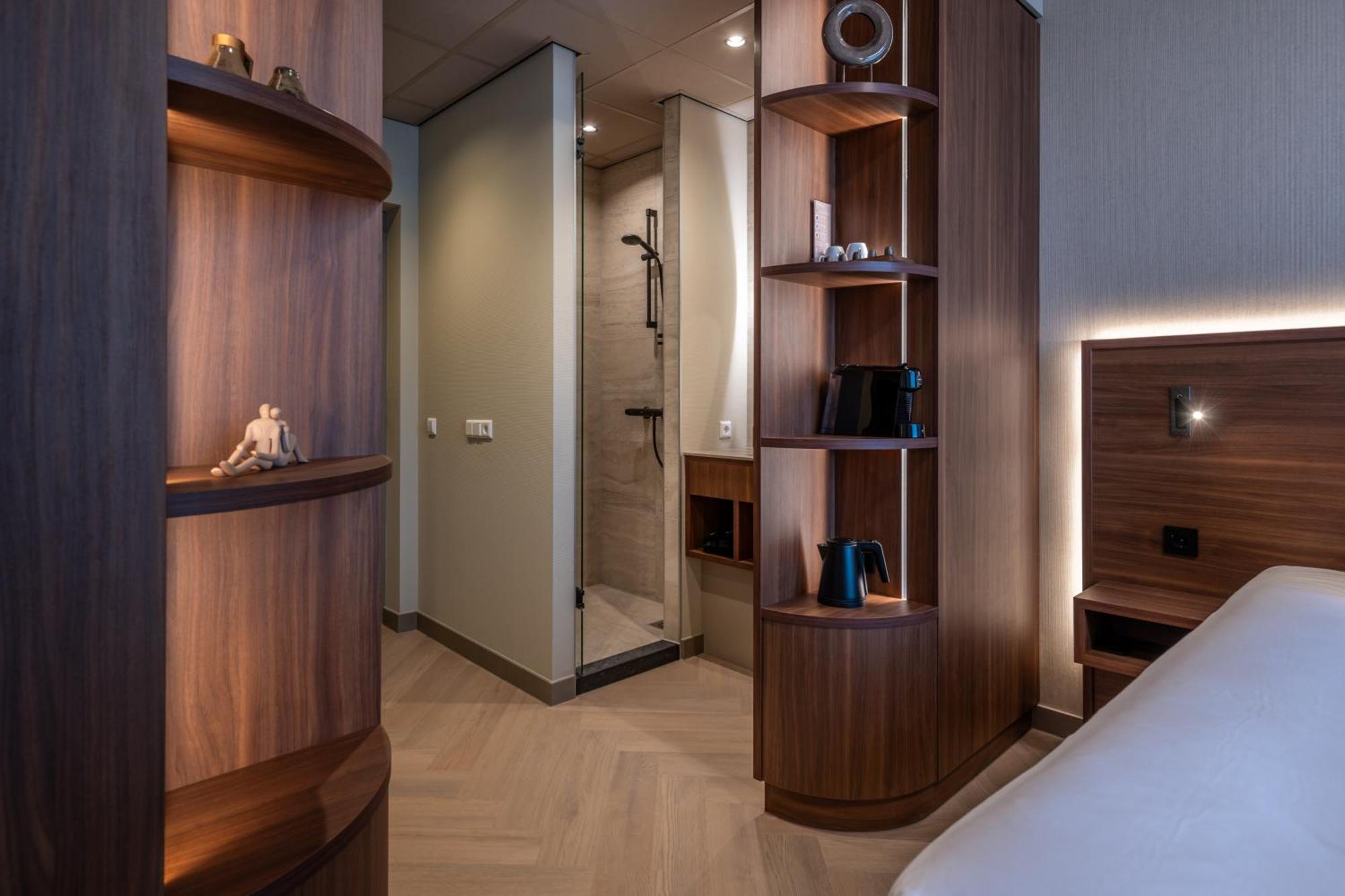2-Person room cityside