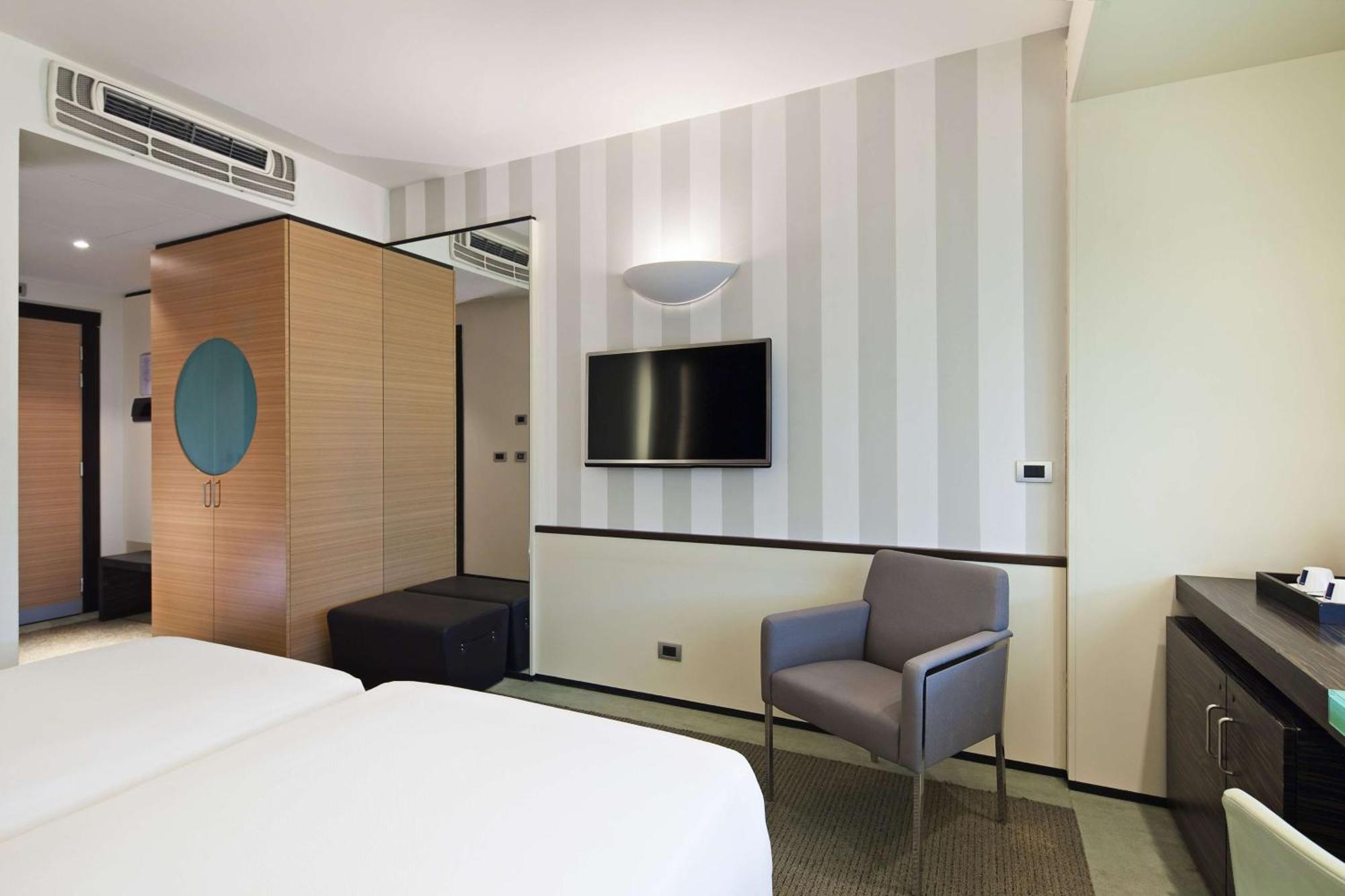 Quarto Familiar Comunicante com Cama Extra (2 Adultos + 3 Crianças)