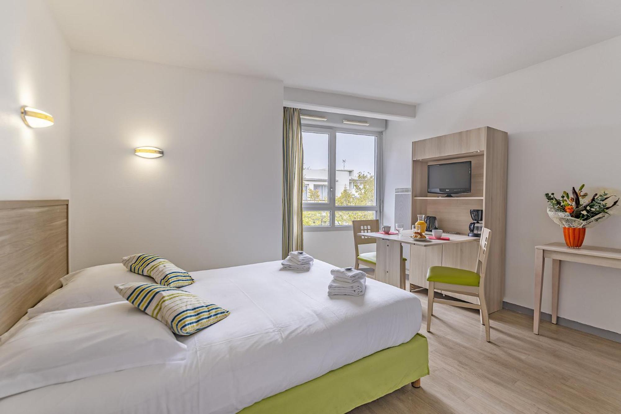 Studio Double Bed