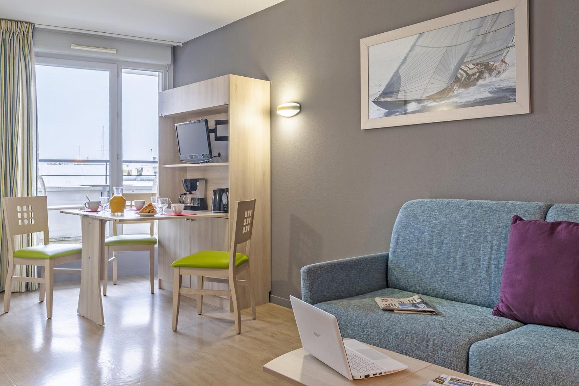 One-Bedroom Apartment &