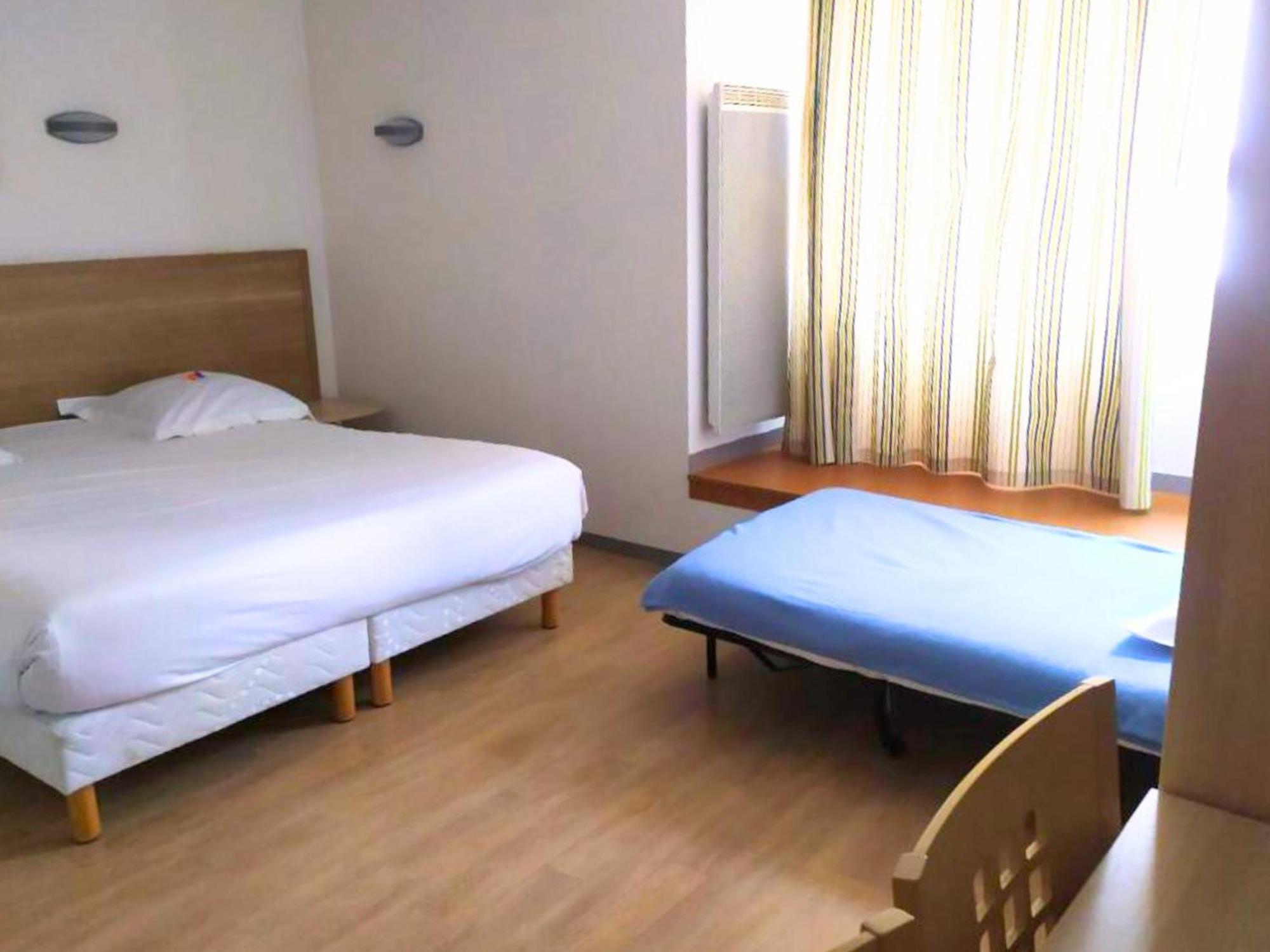 One-Bedroom Apartment &