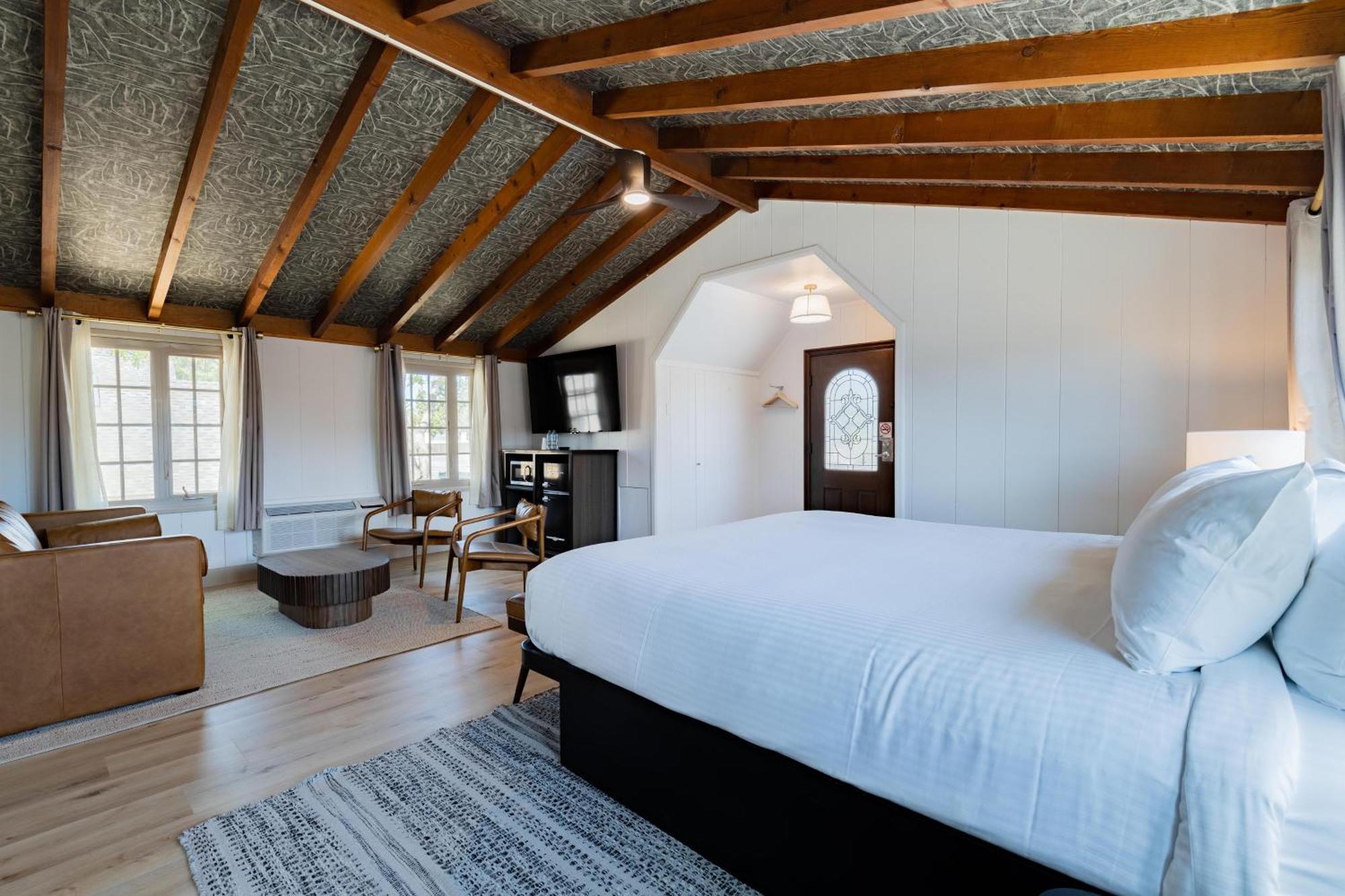 Solstice King Suite